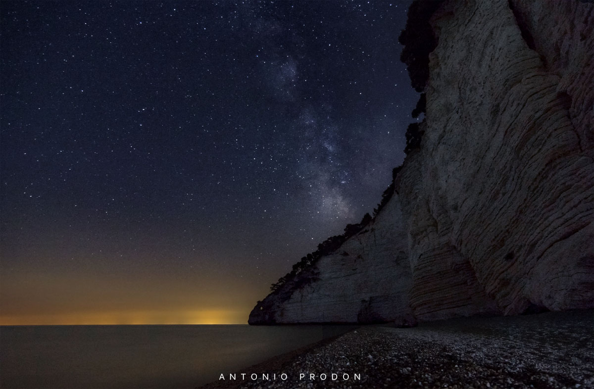 Bay of seagulls milky way - Vignanotica