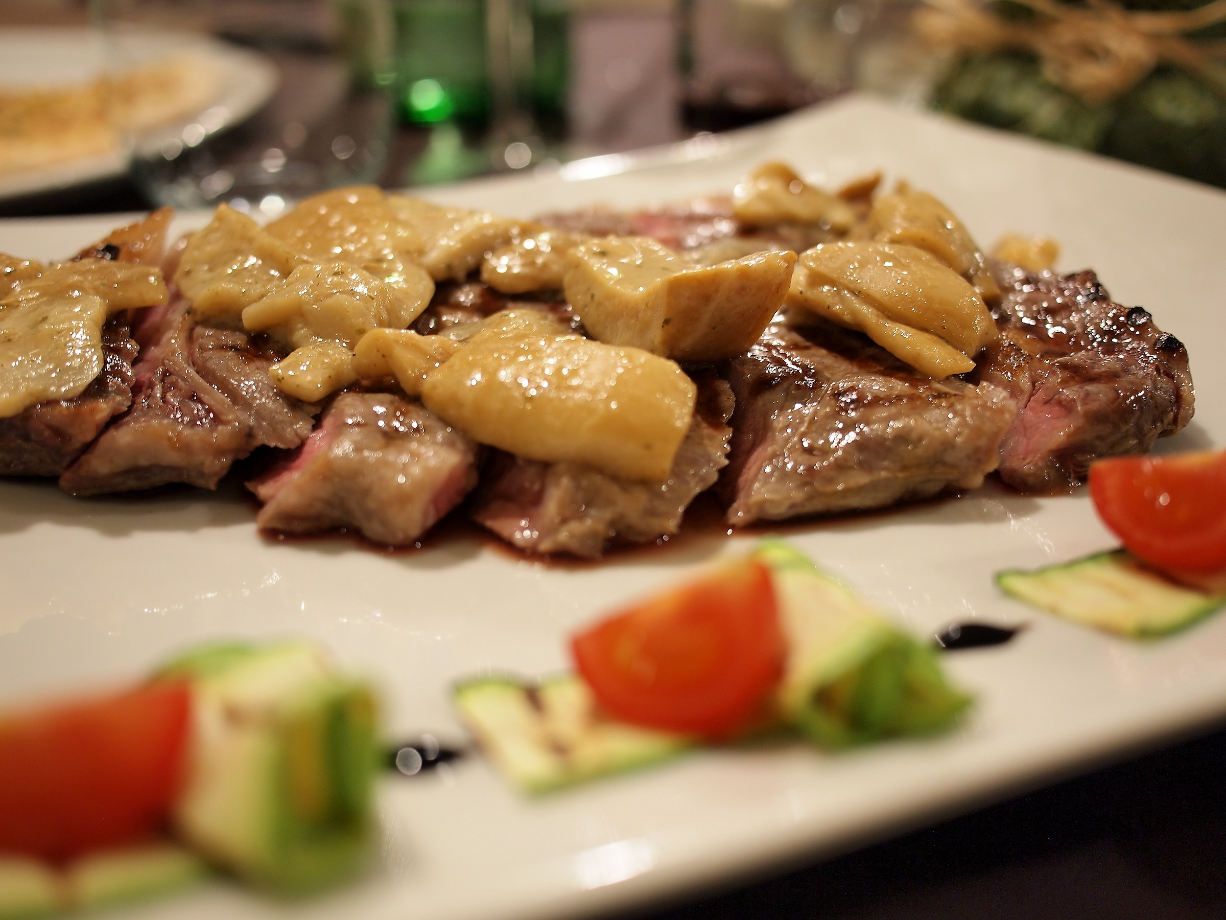 Steak with mushrooms cardoncelli