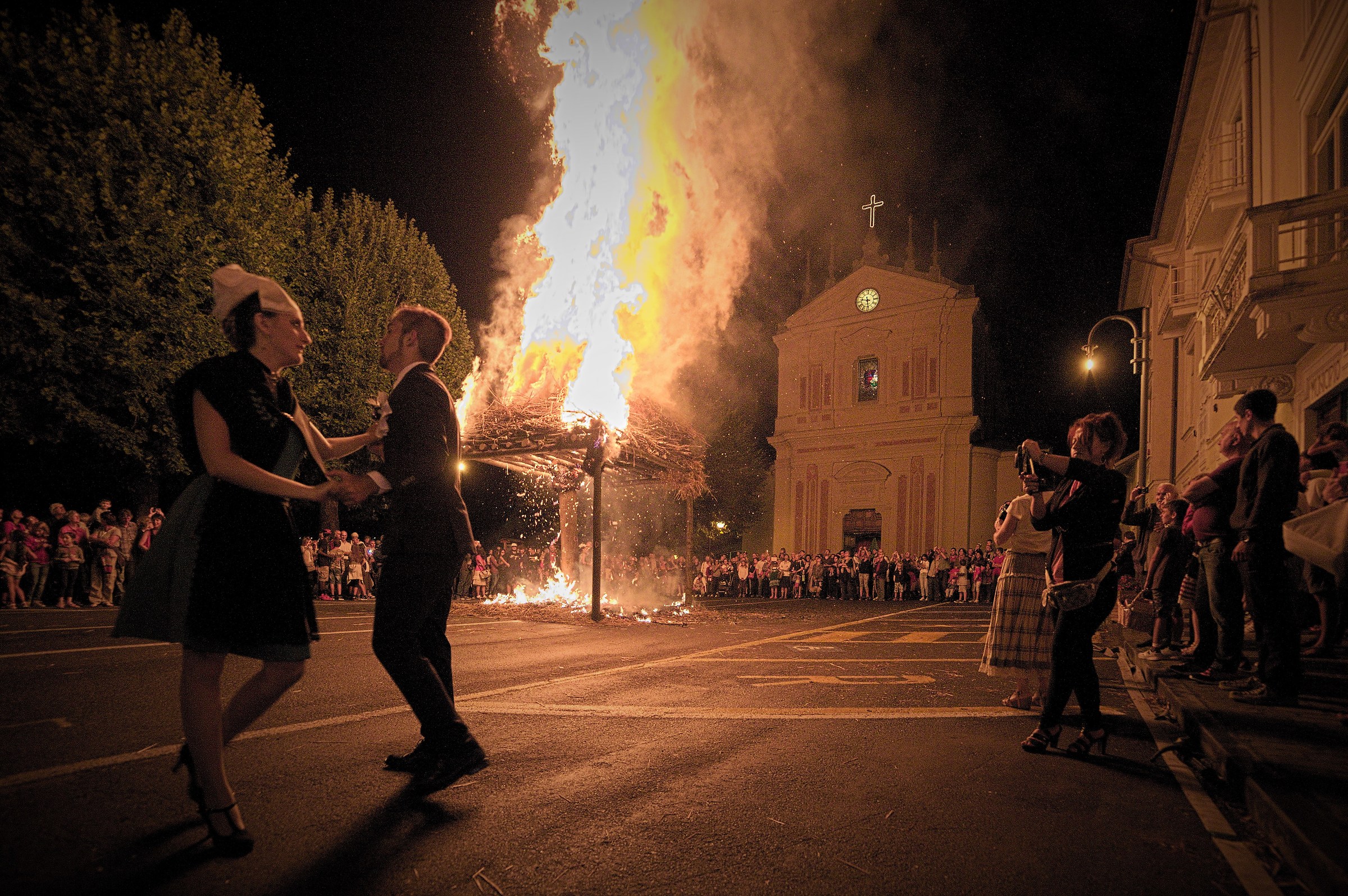 The dance of the Priors and the bonfire