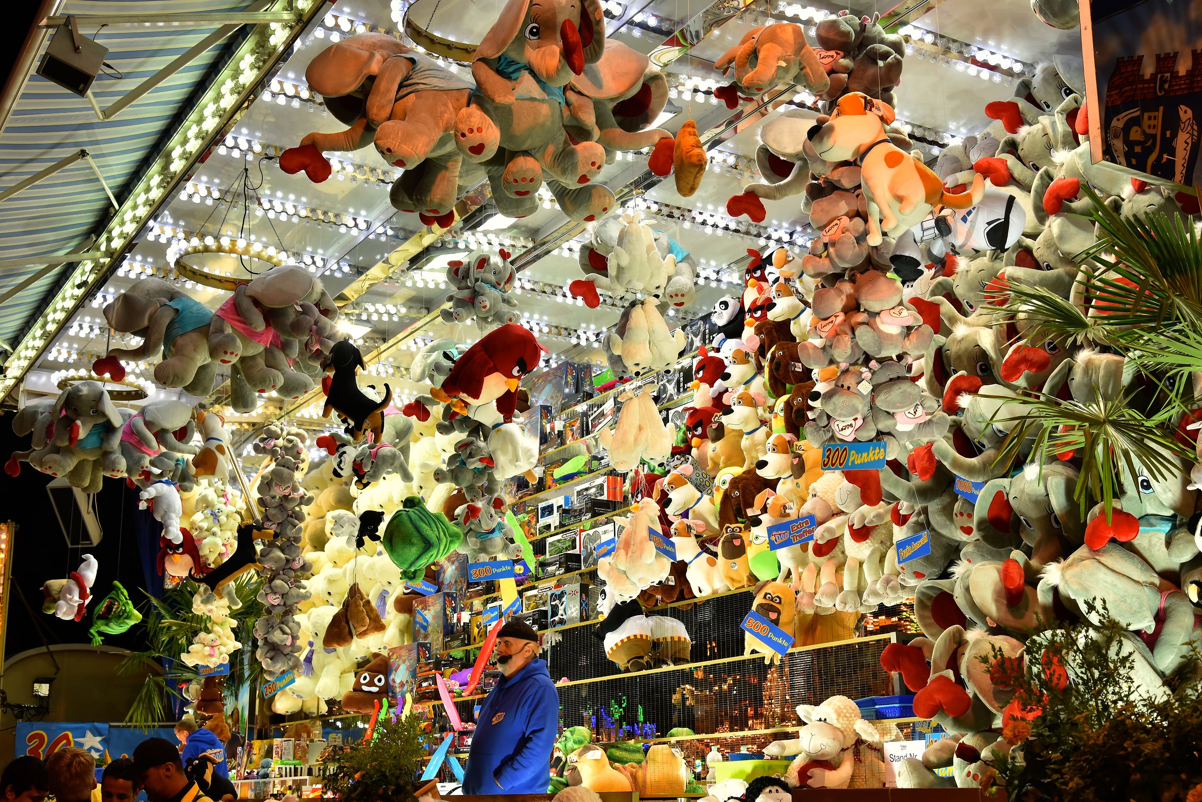 hamburg - St.Pauli - Luna Park - the King of Plush