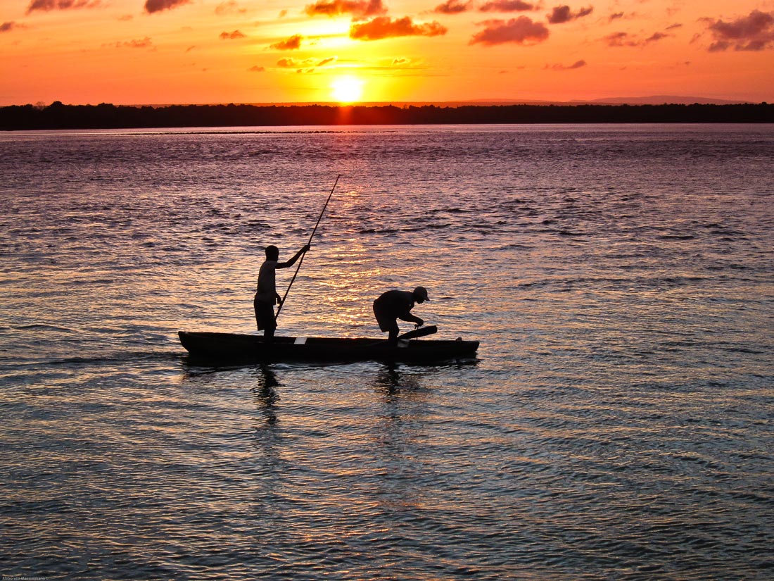 KENYA-Fishermen at sunset