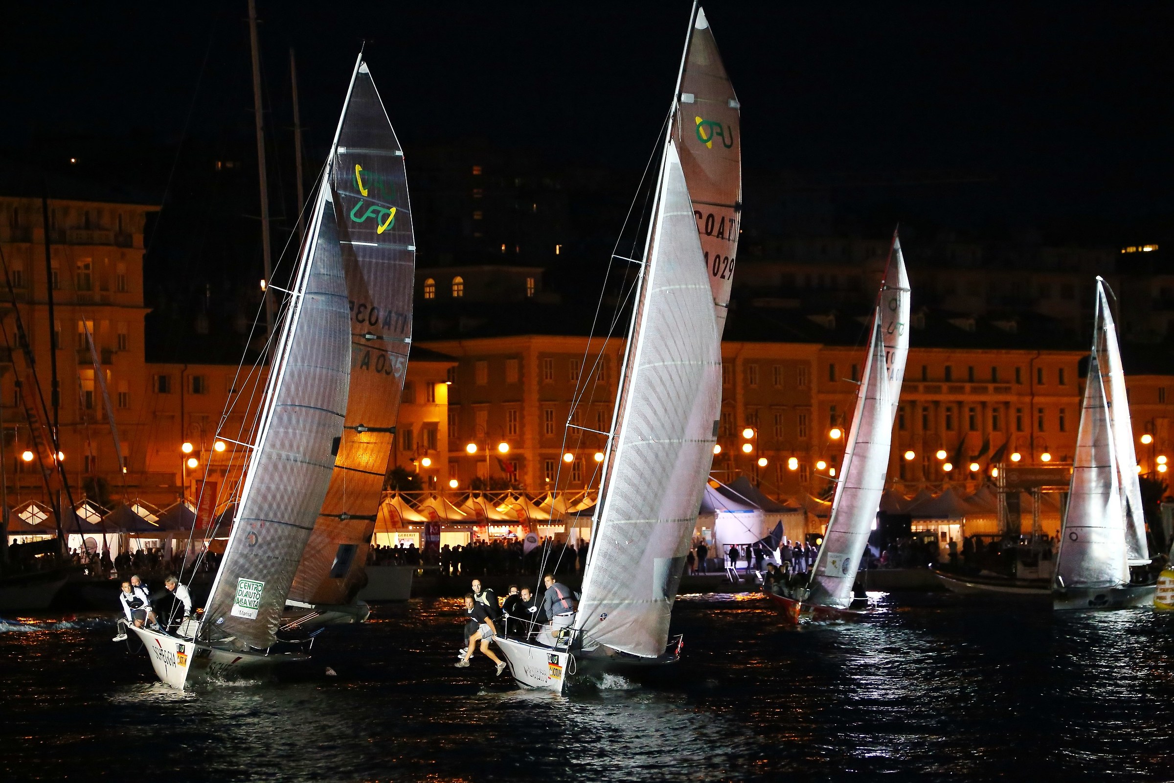 Regata notturna.