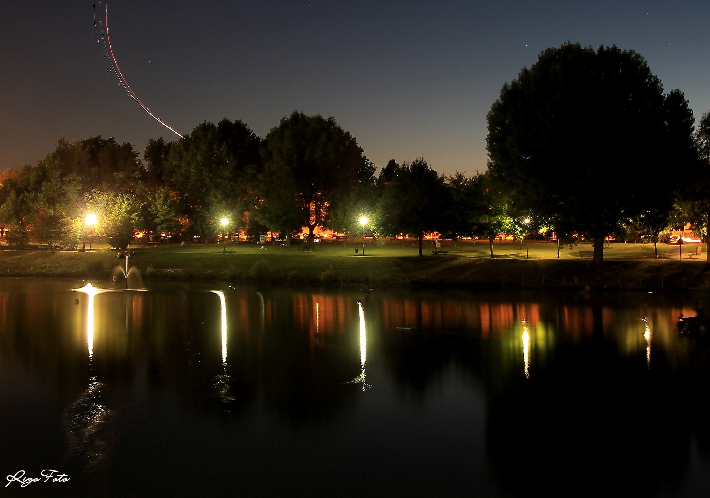 Luci in acqua, in terra e in cielo.