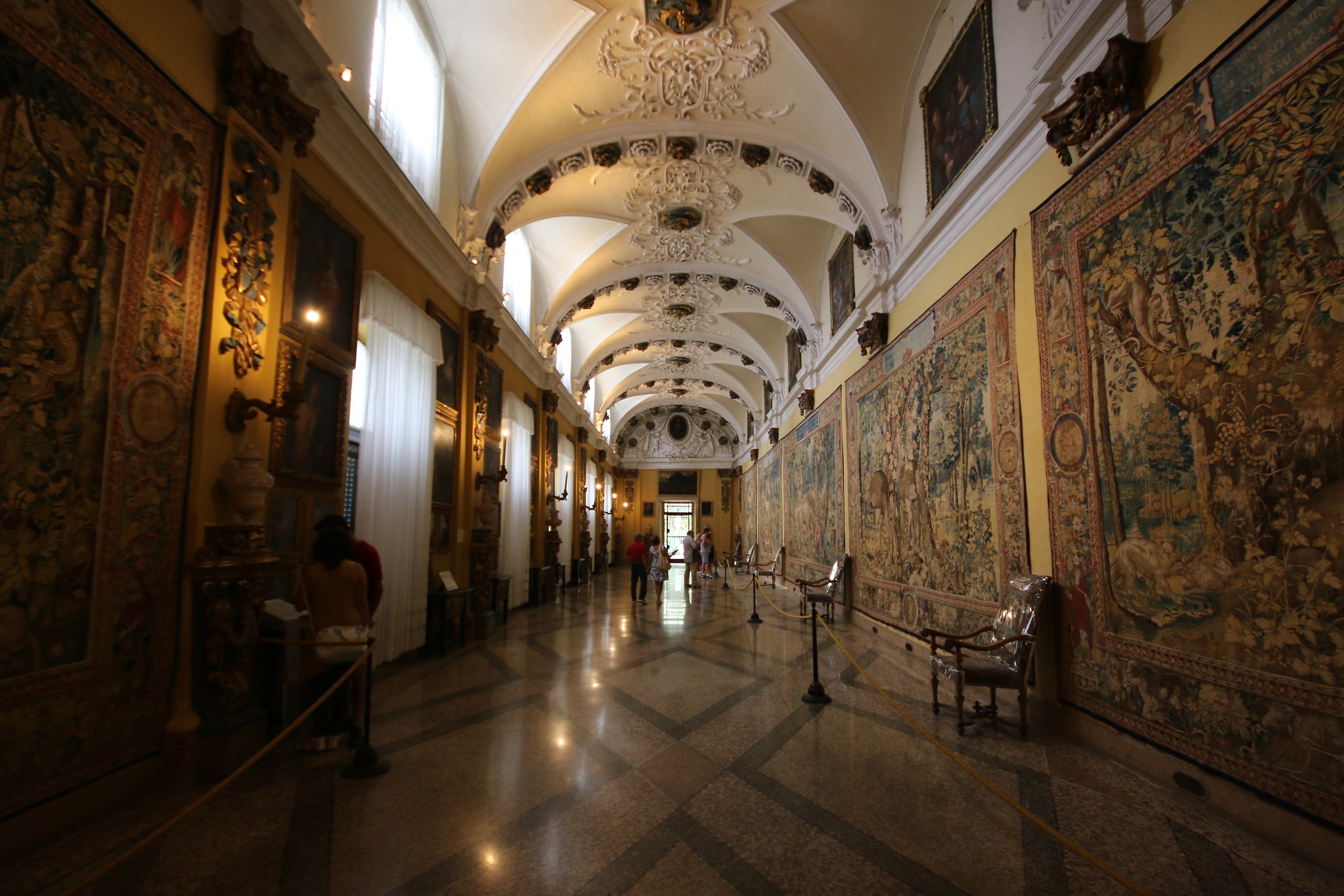 Hall of tapestries. Villa Borromeo