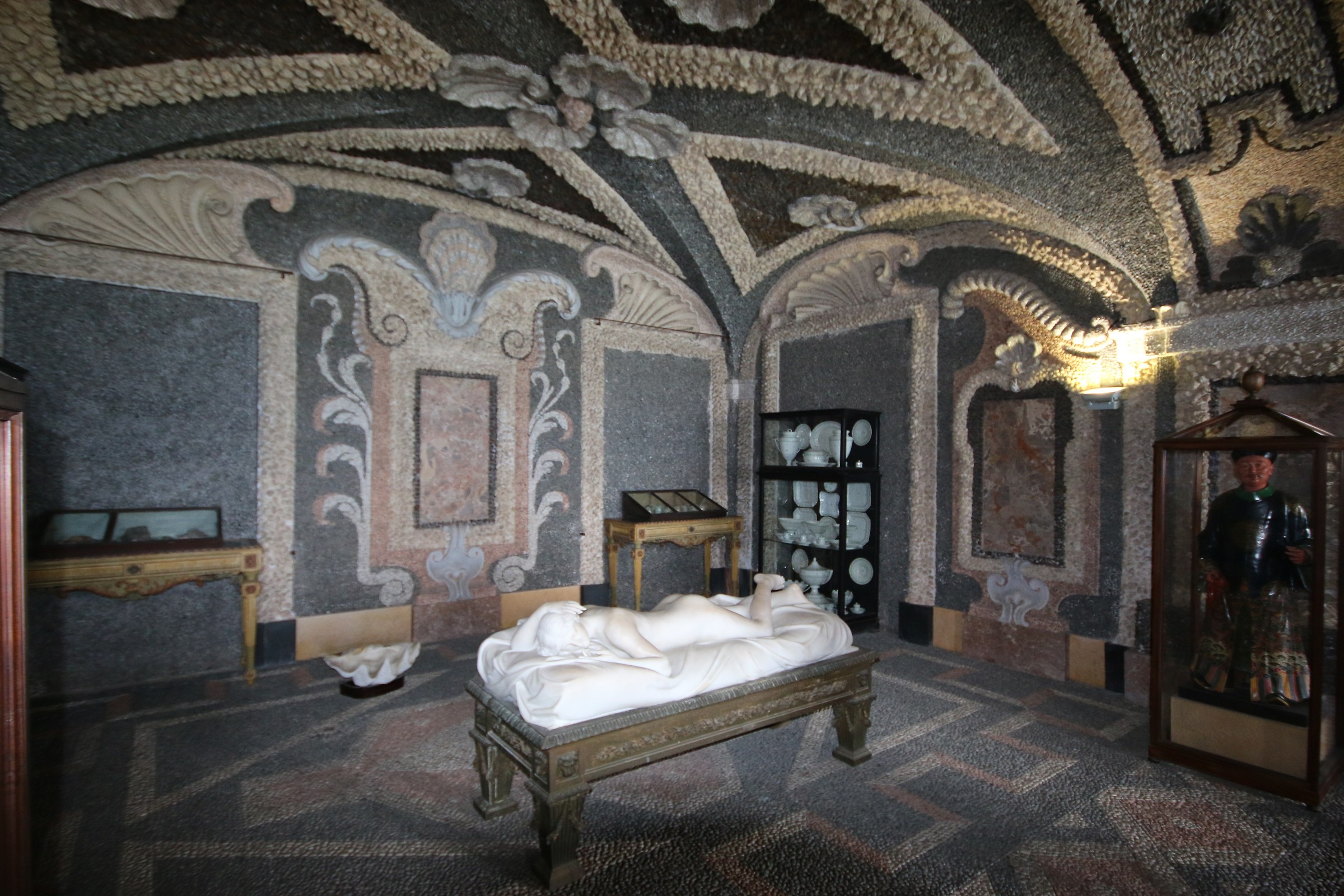 Underground Villa Borromeo. Isola dei Pescatori