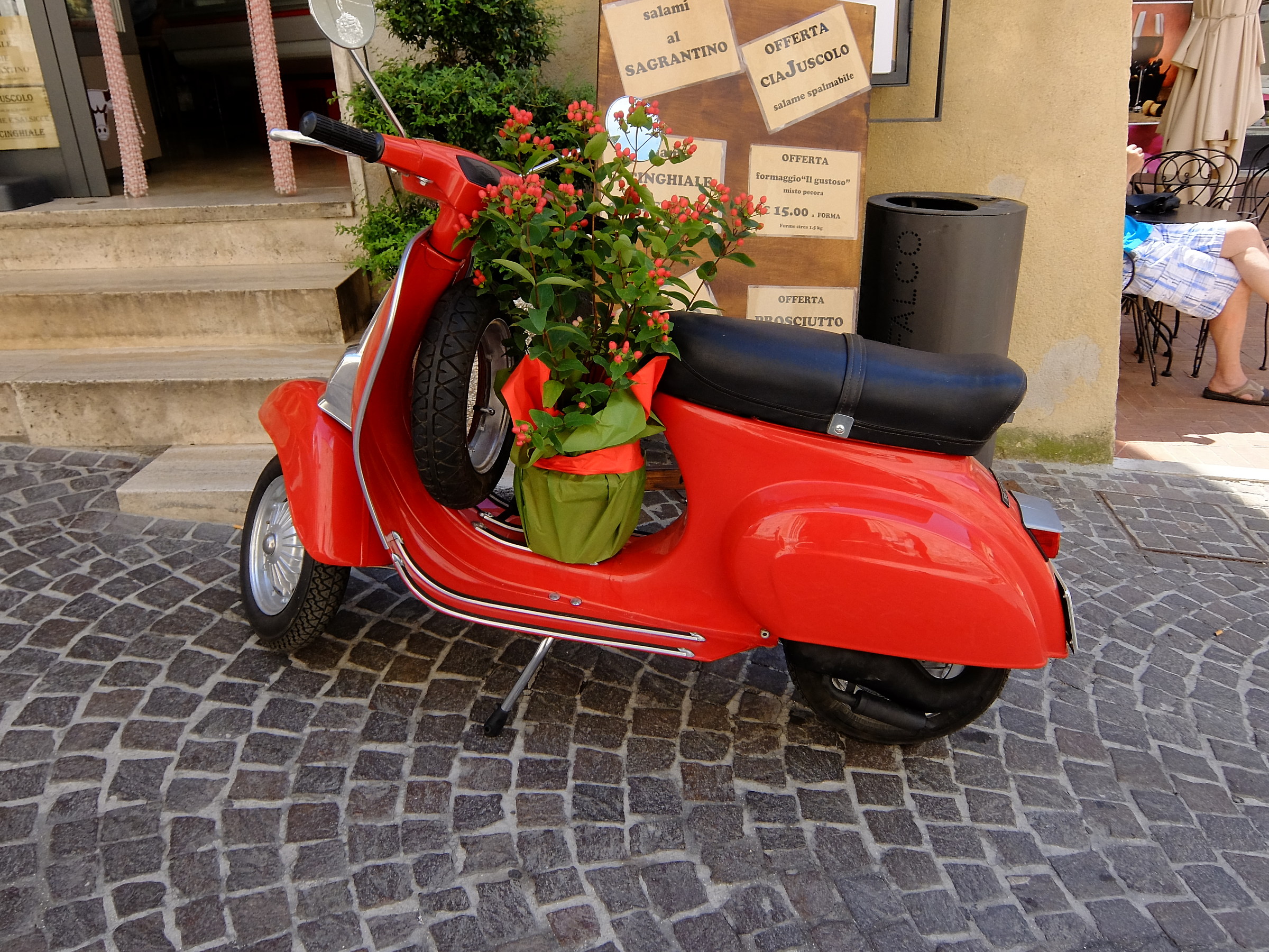 Montefalco: transport in red
