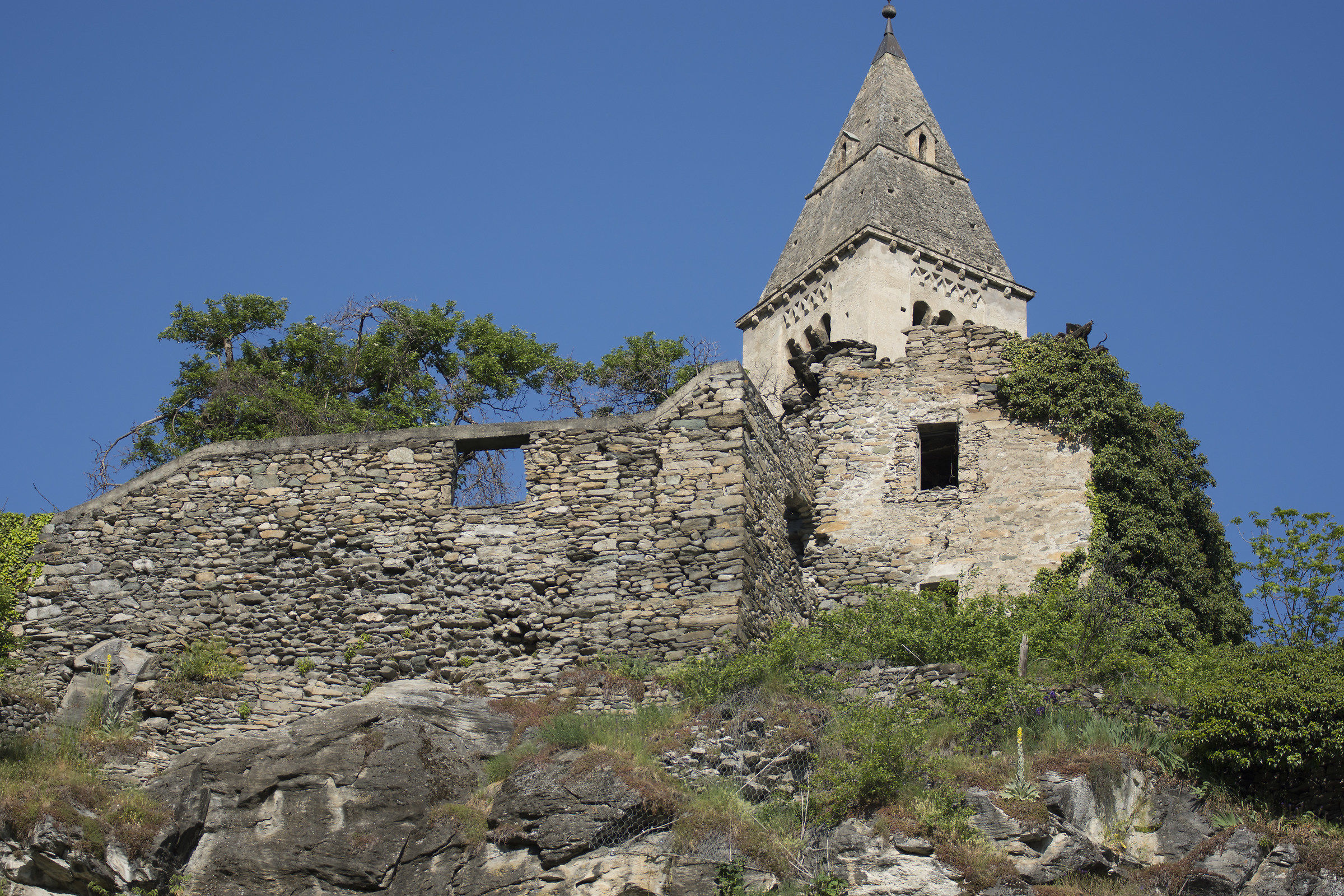 Historic walls of Villeneuve (Ao)