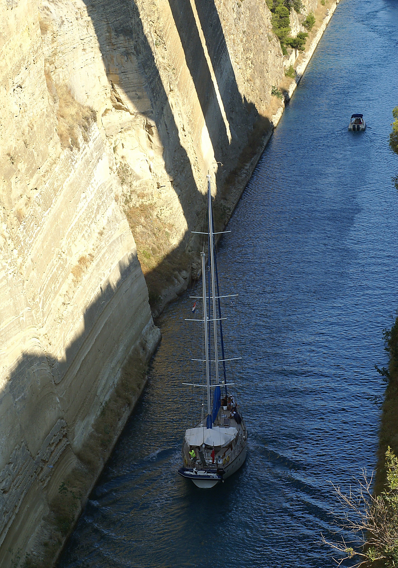 Crossing the channel, between light and shadow