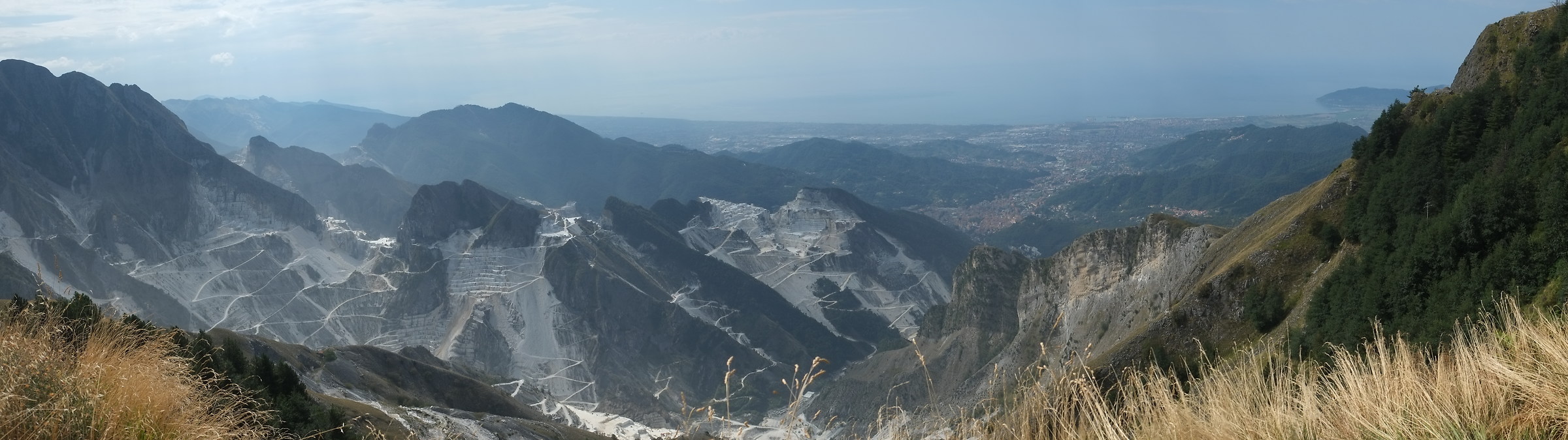 Carrara. Veduta dal piazzale dell'uccelliera 1190slm