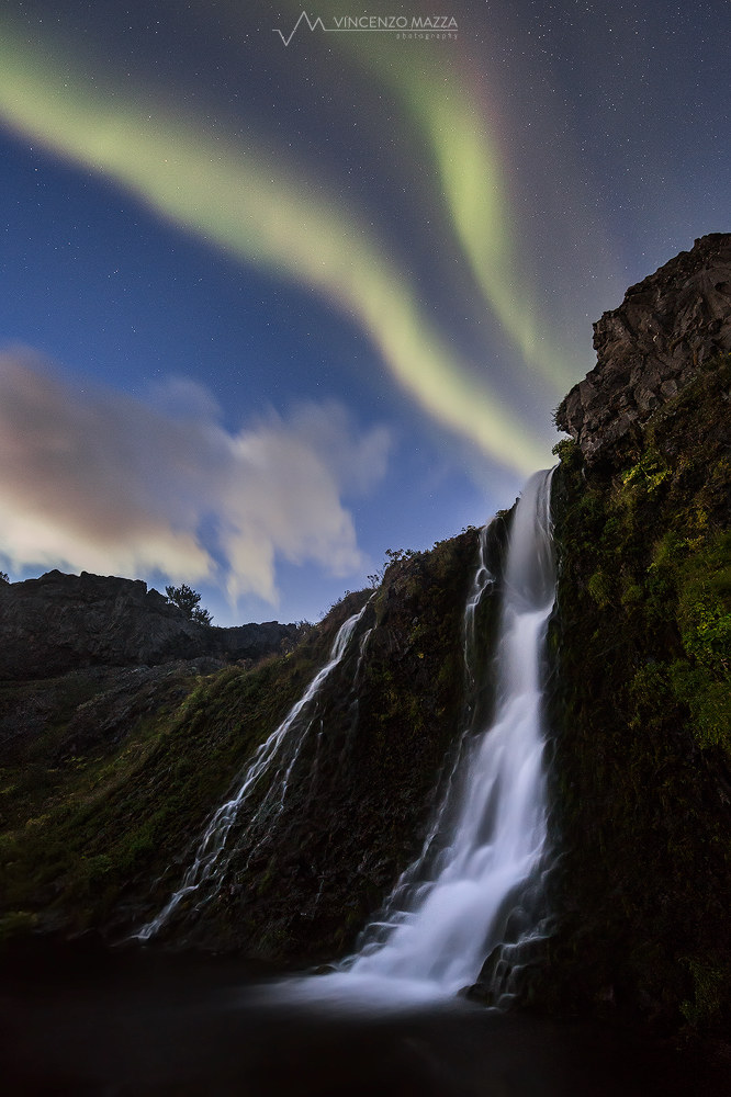 La cascata e l'aurora