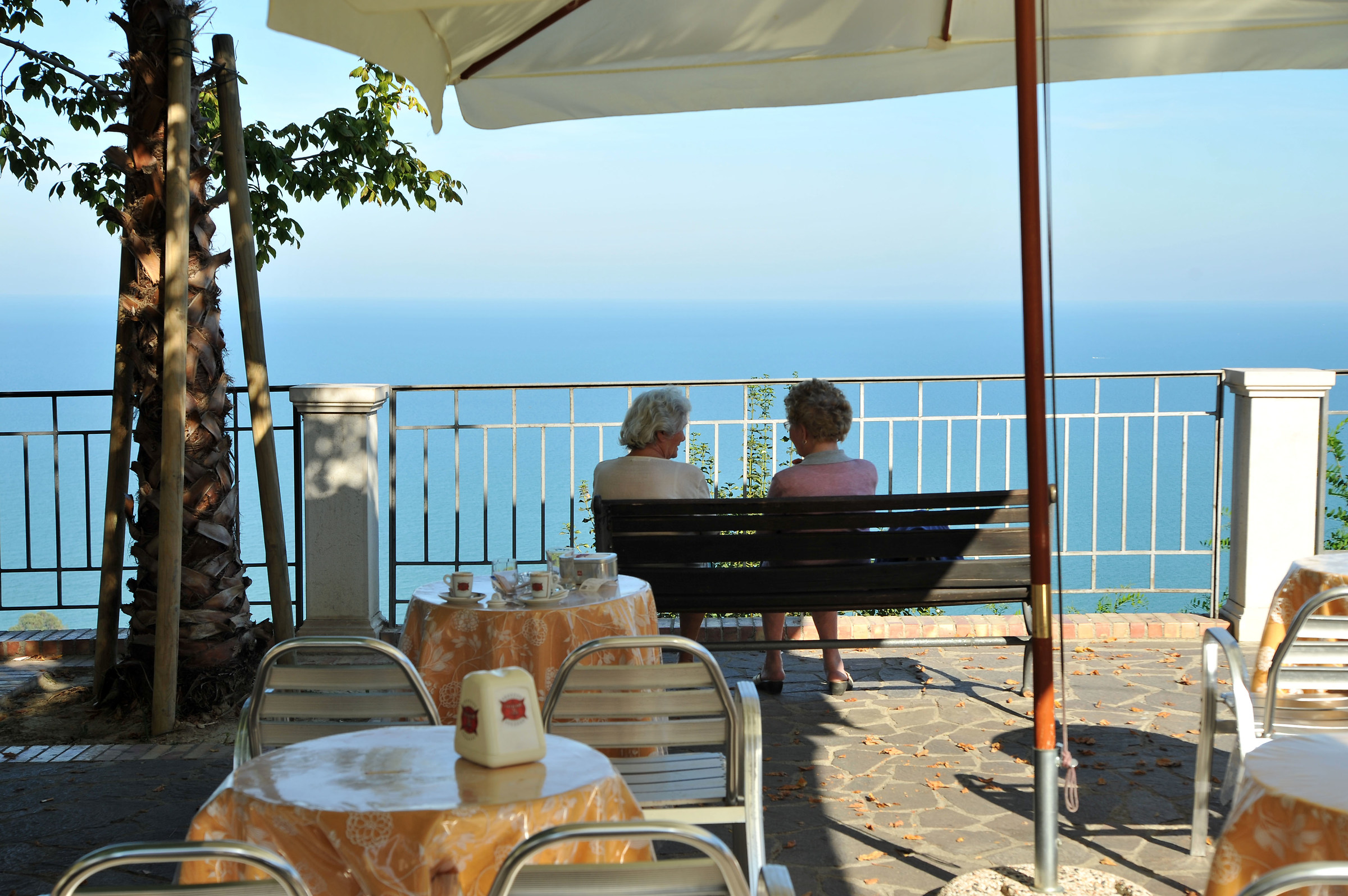 4 chatter among friends after caffettino!