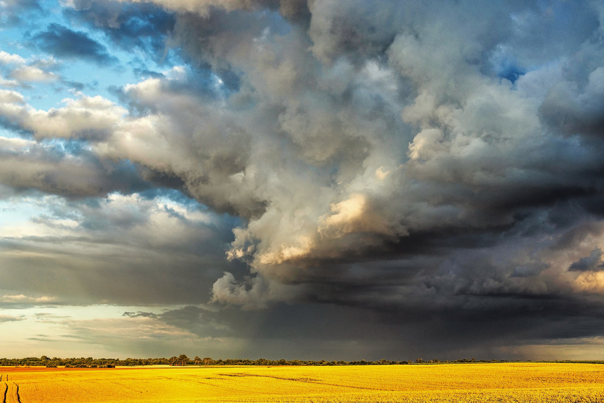 Tempesta in arrivo a Longues sur Mer