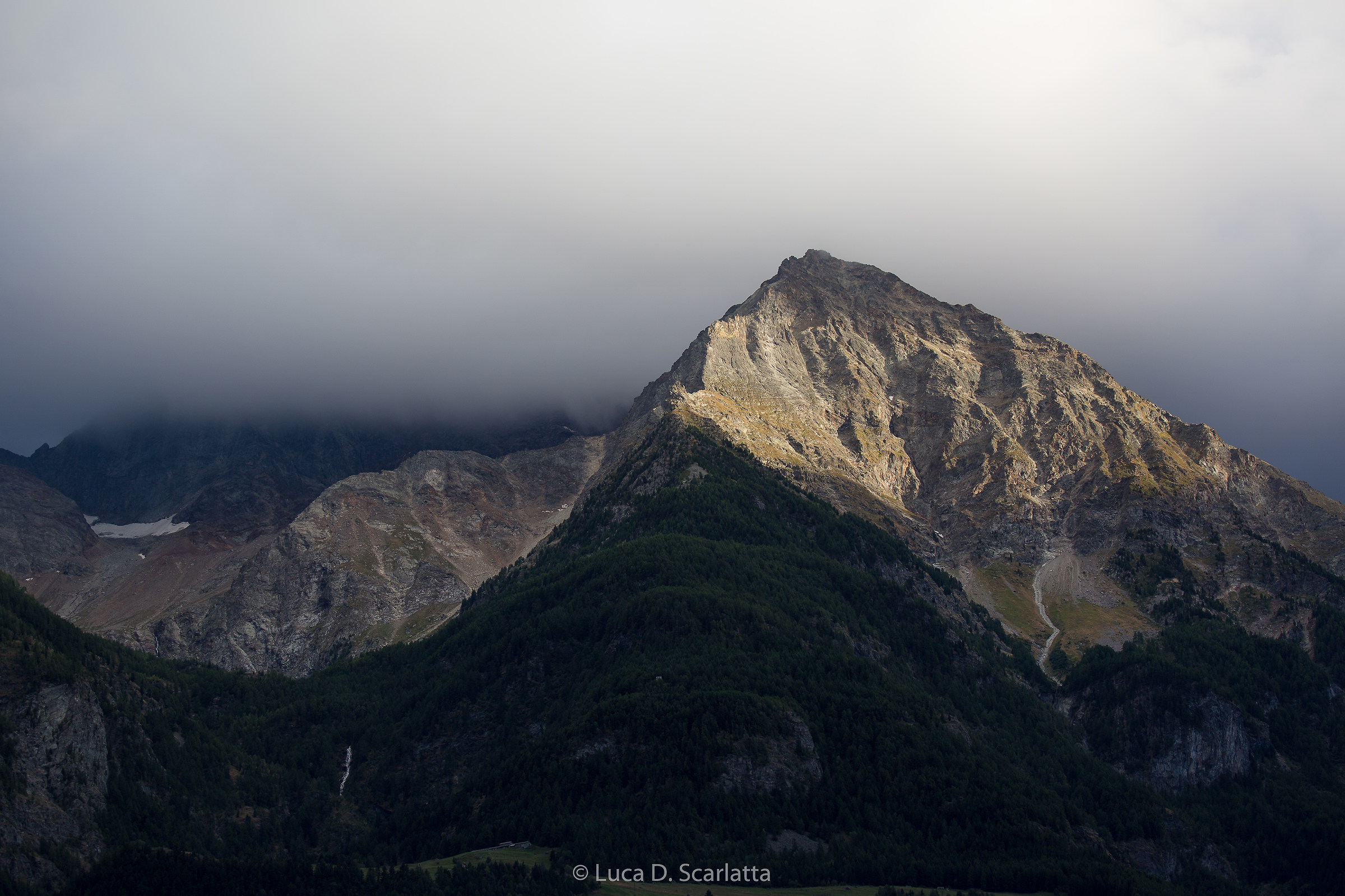 Becca di nona e M. Emilius avvolto nella bufera