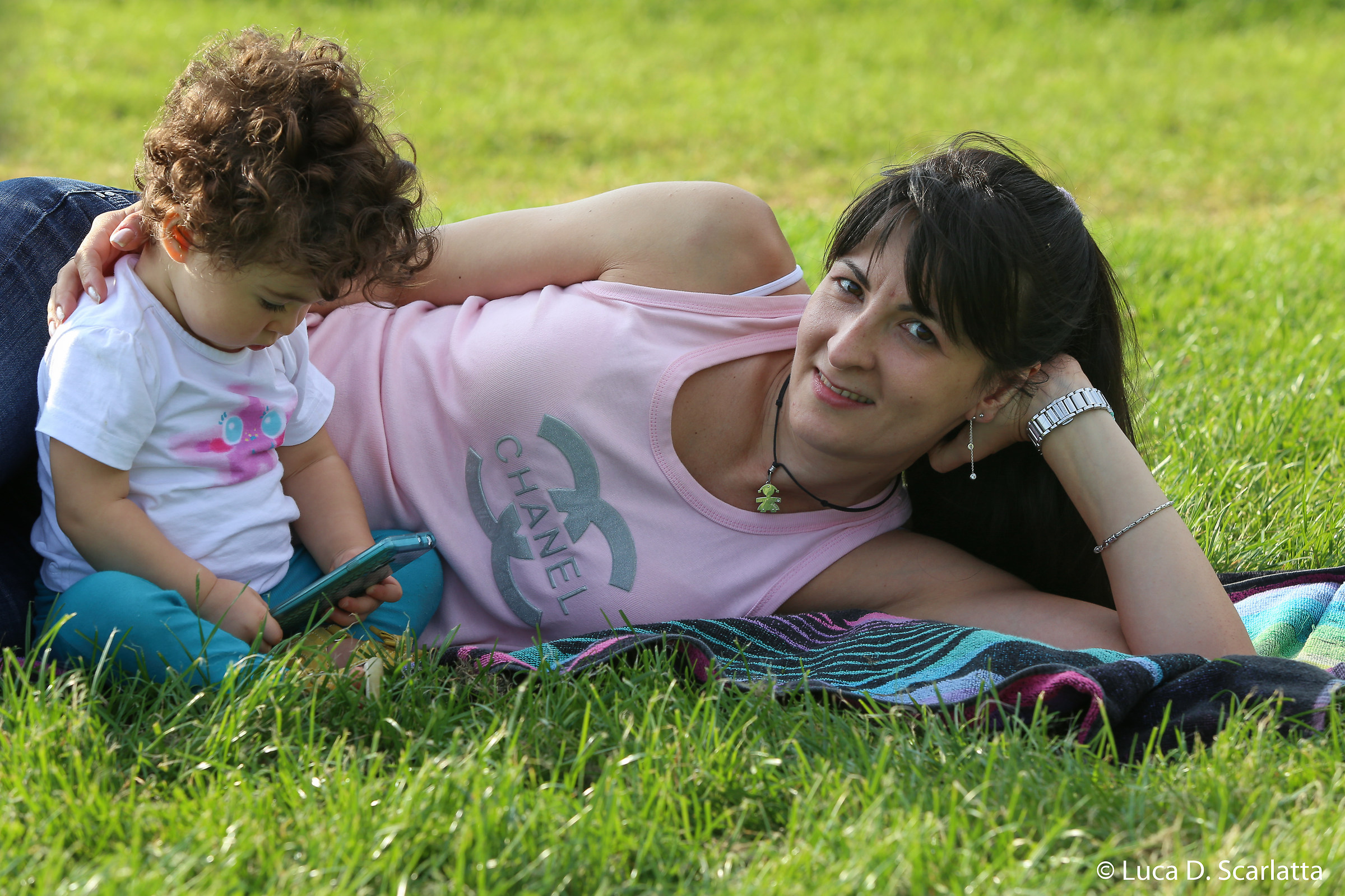 The photos are boring ... almost cquasi call Grandma ...