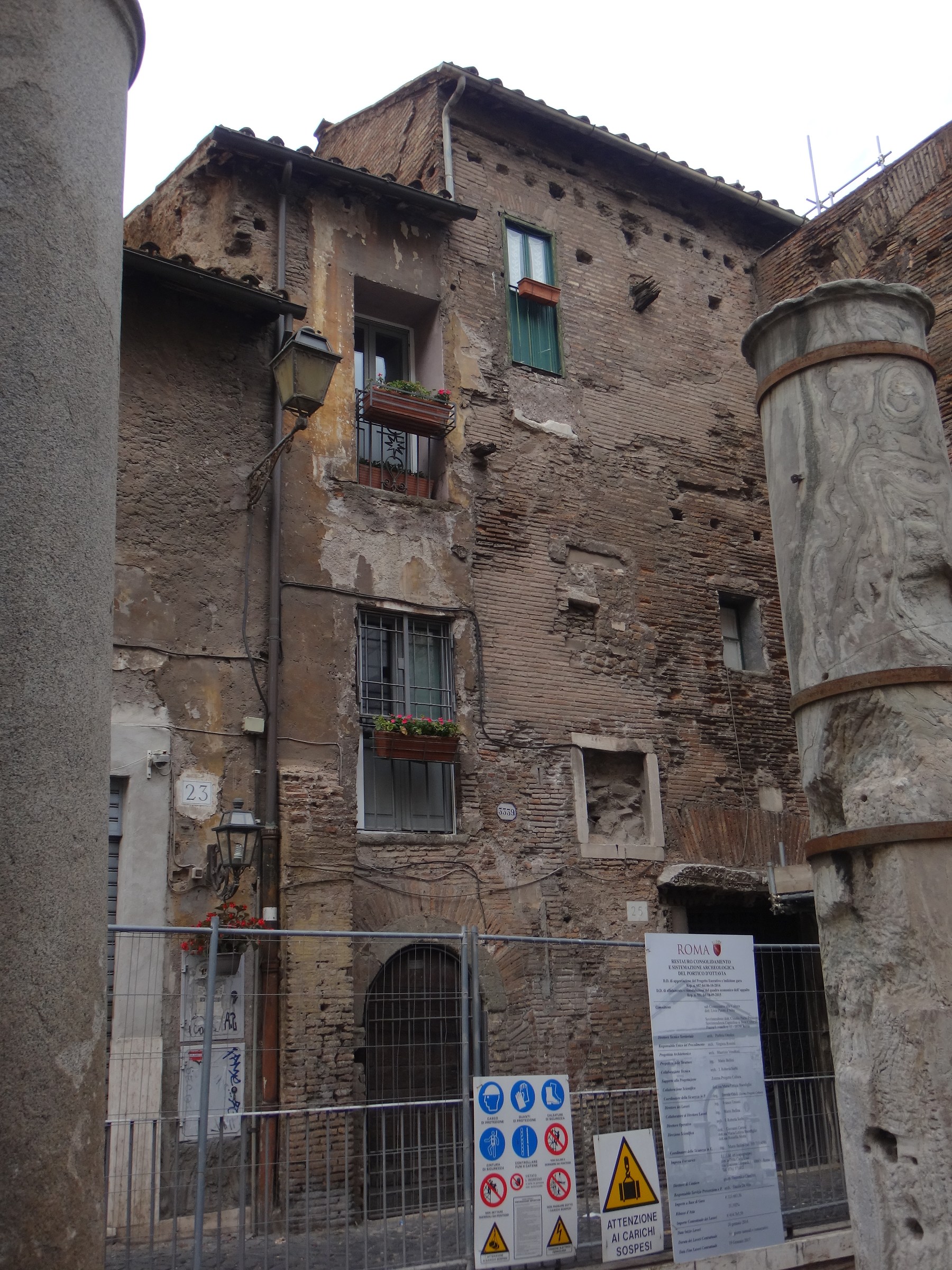 Passeggiando al Portico di Ottavia