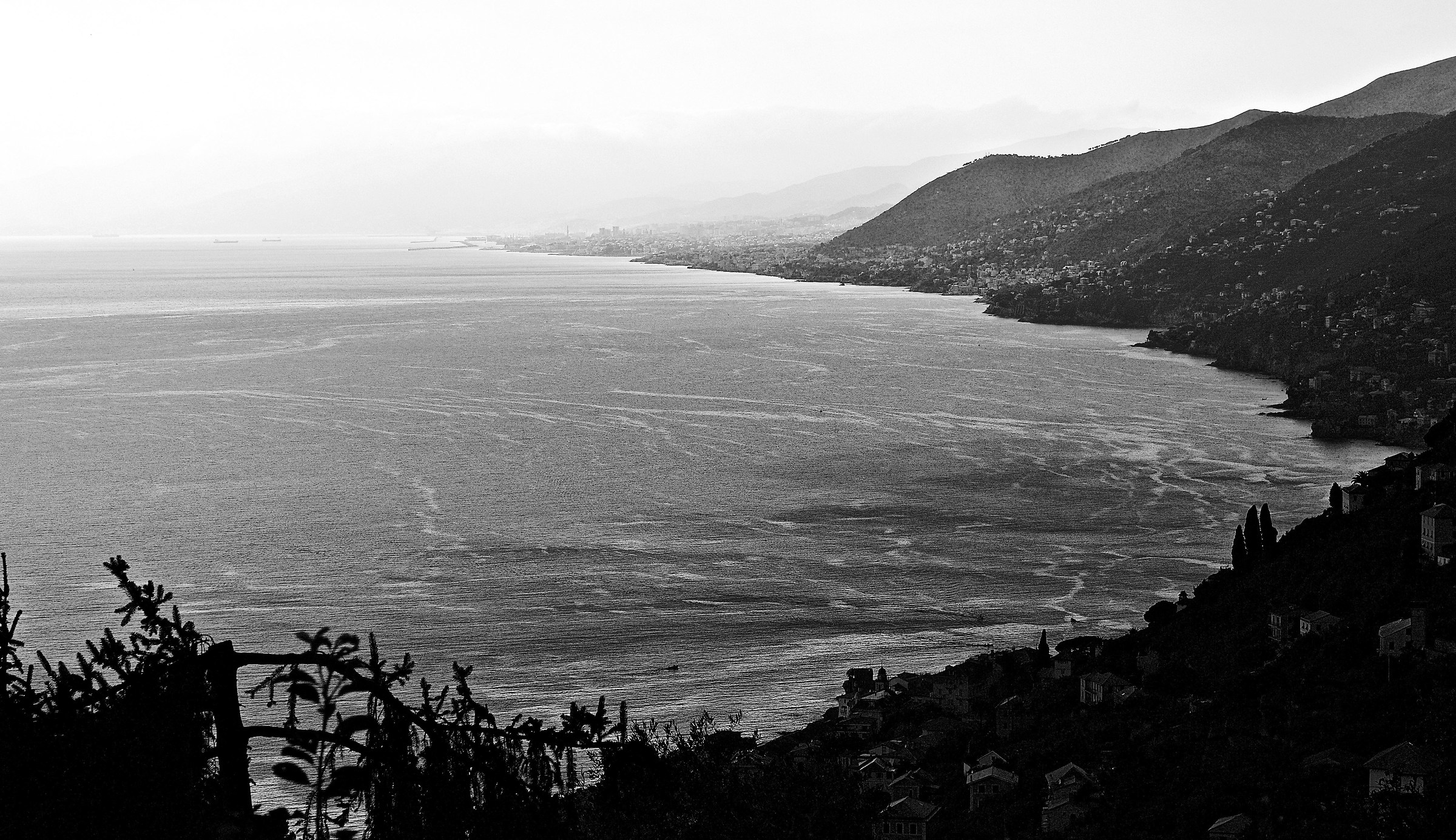 Correnti e pioggia sul mare, Camogli