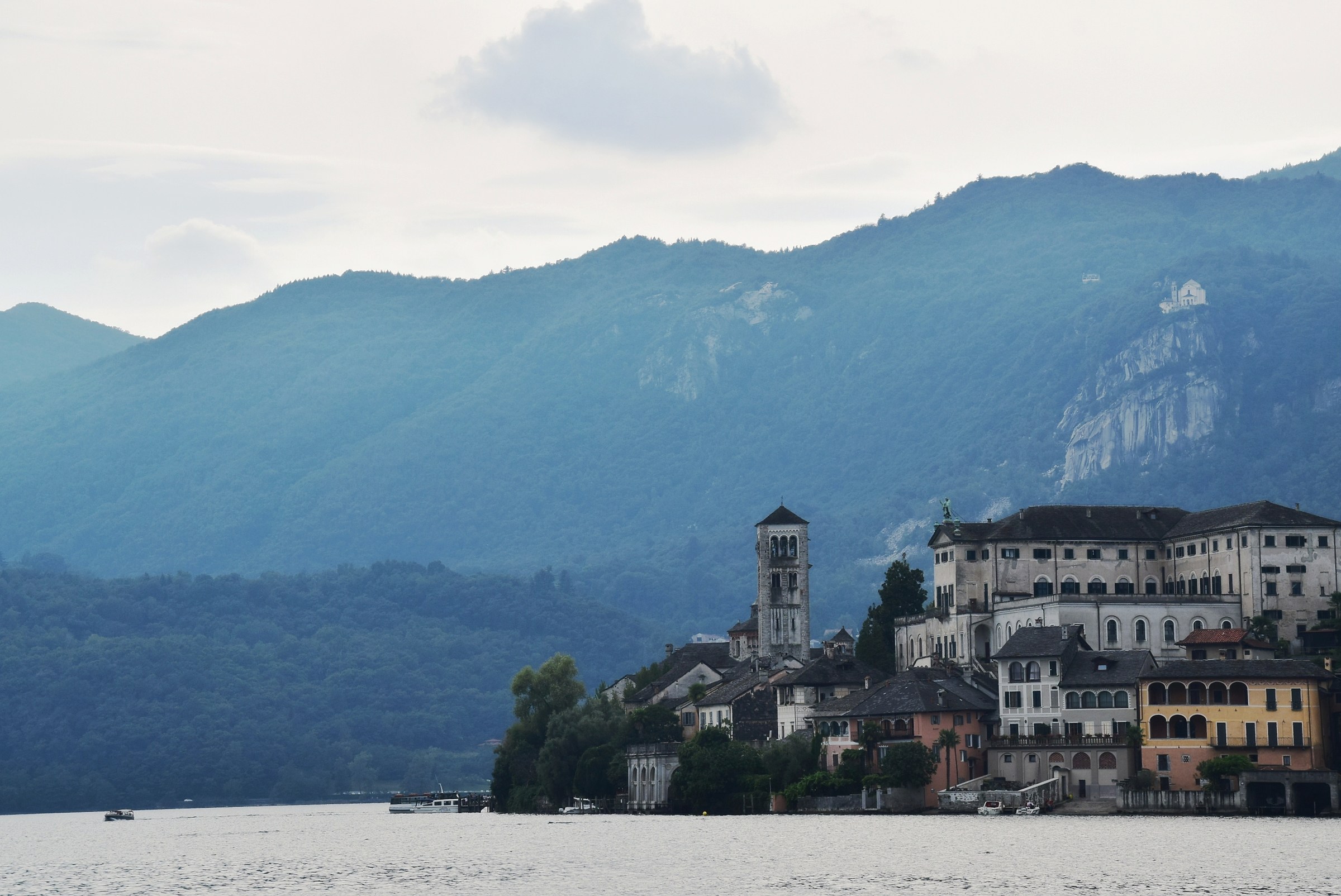 isola di S.Giulio con Madonna del sasso
