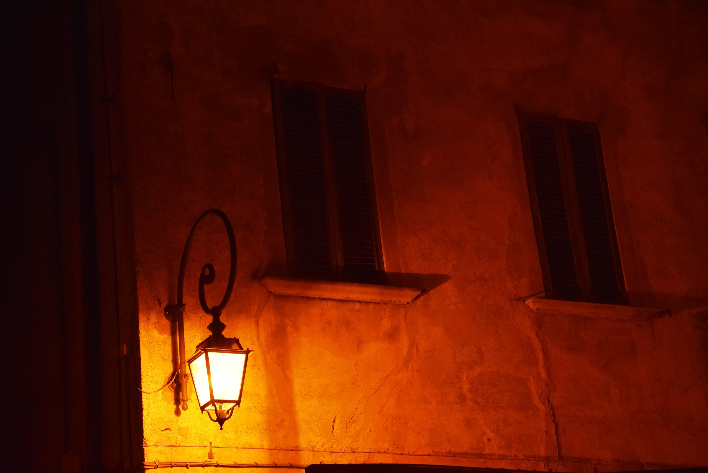 lampione e finestre