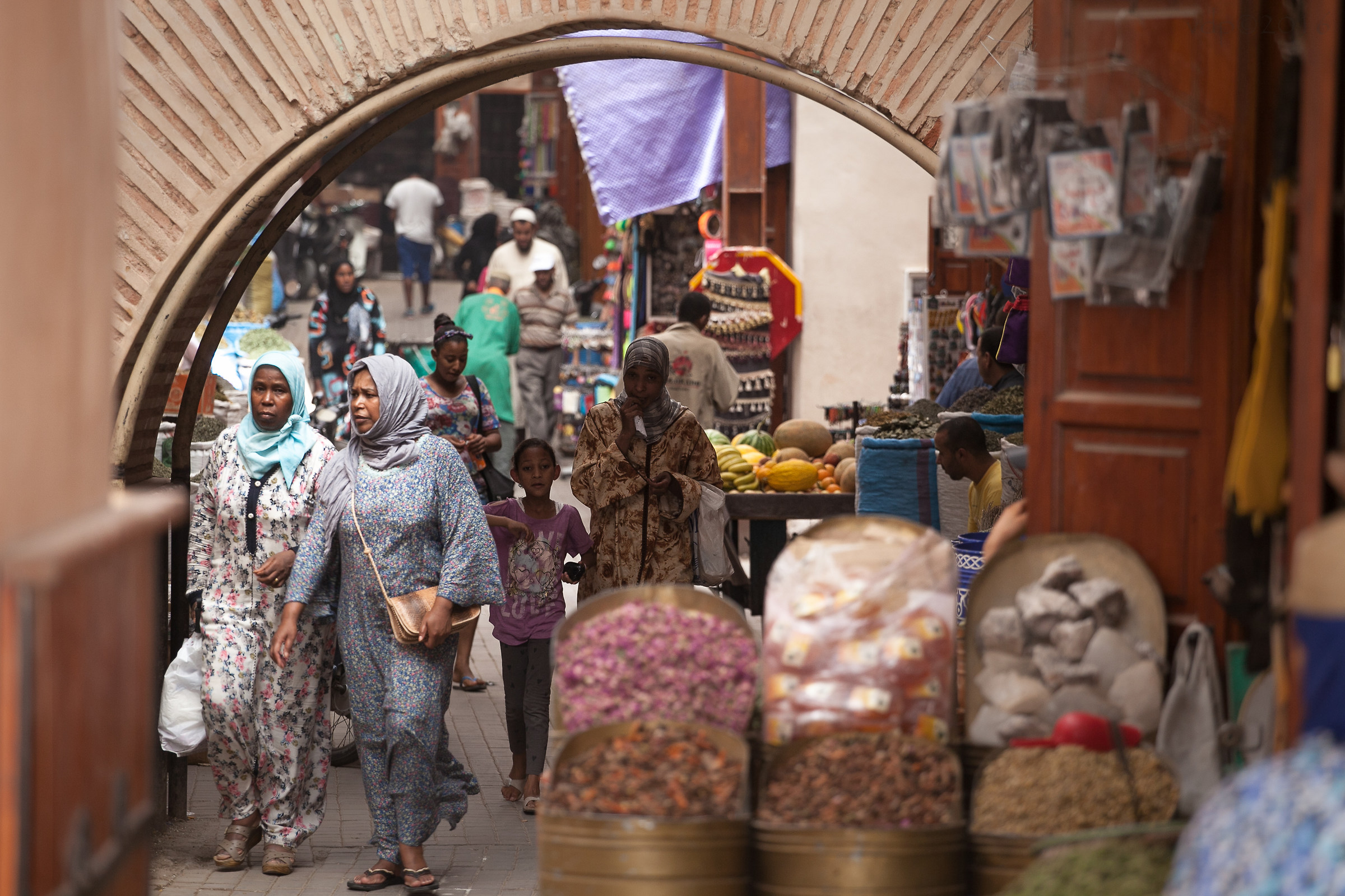 Peering in the souk