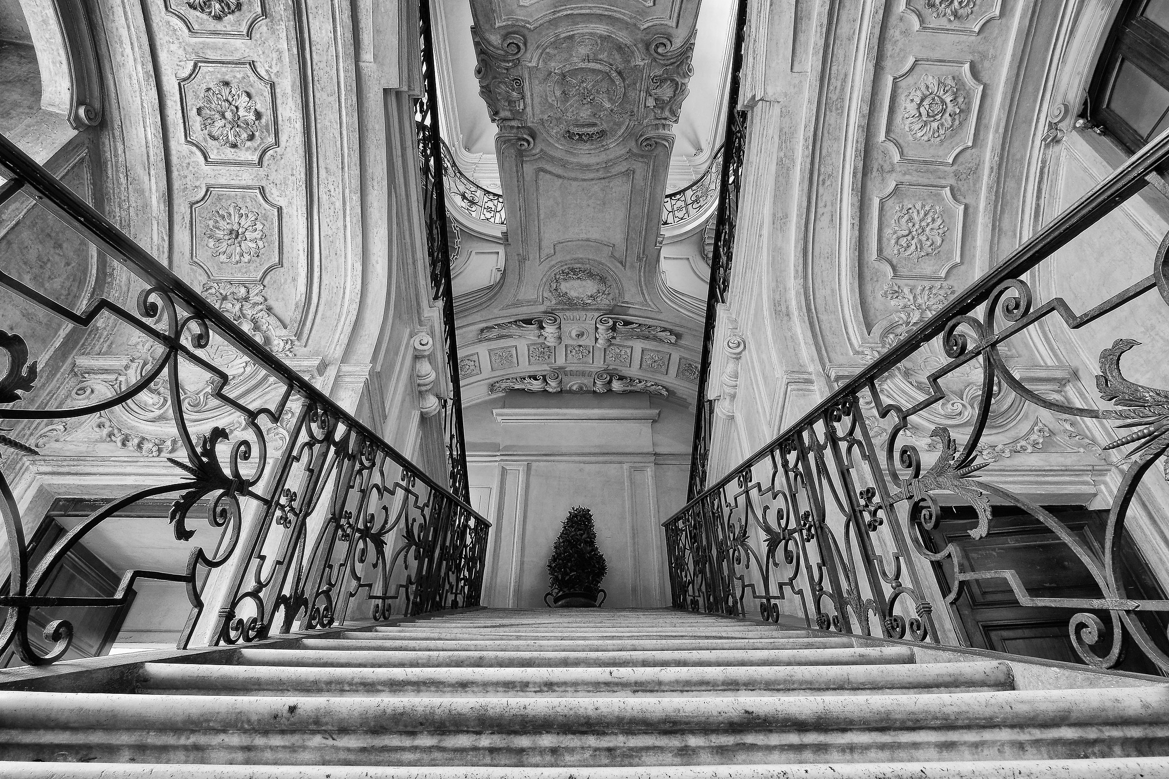 Scale scissor Royal Palace