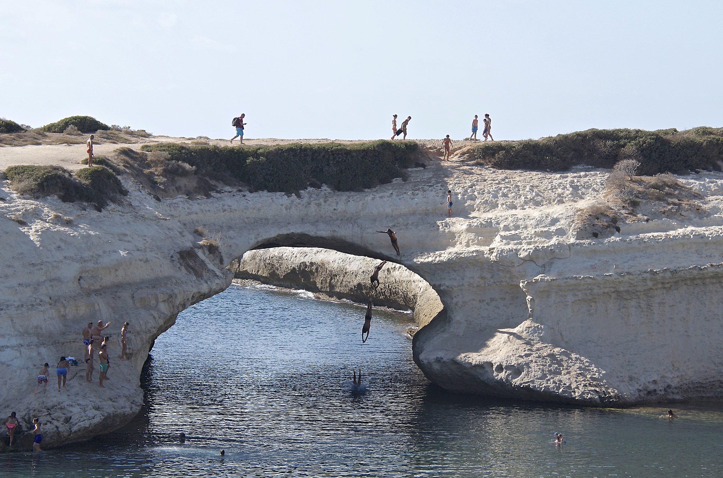 A dive where the water is more blue