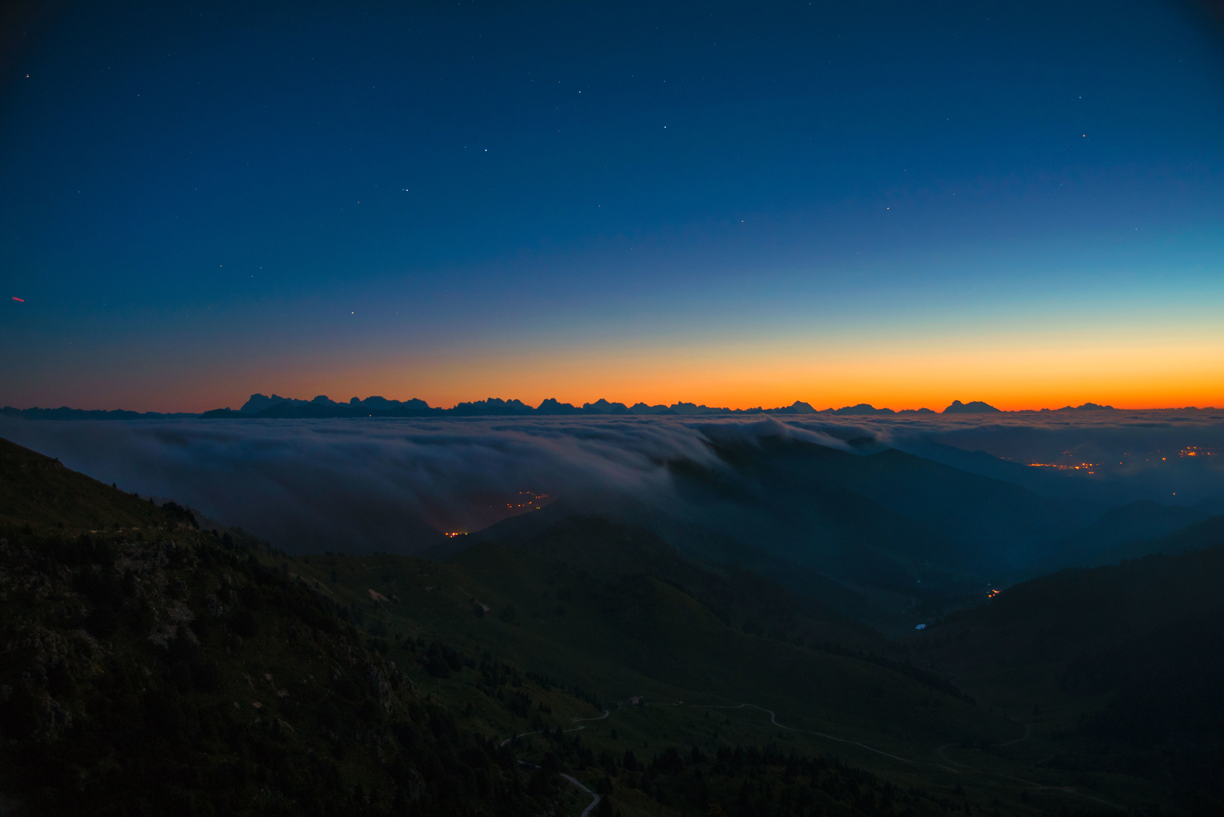 Cascata di nuvole all'alba - Montegrappa