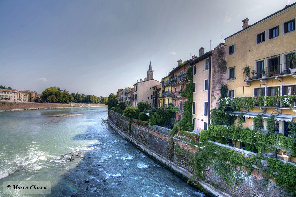 Angolo suggestivo di Verona lato dx Adige