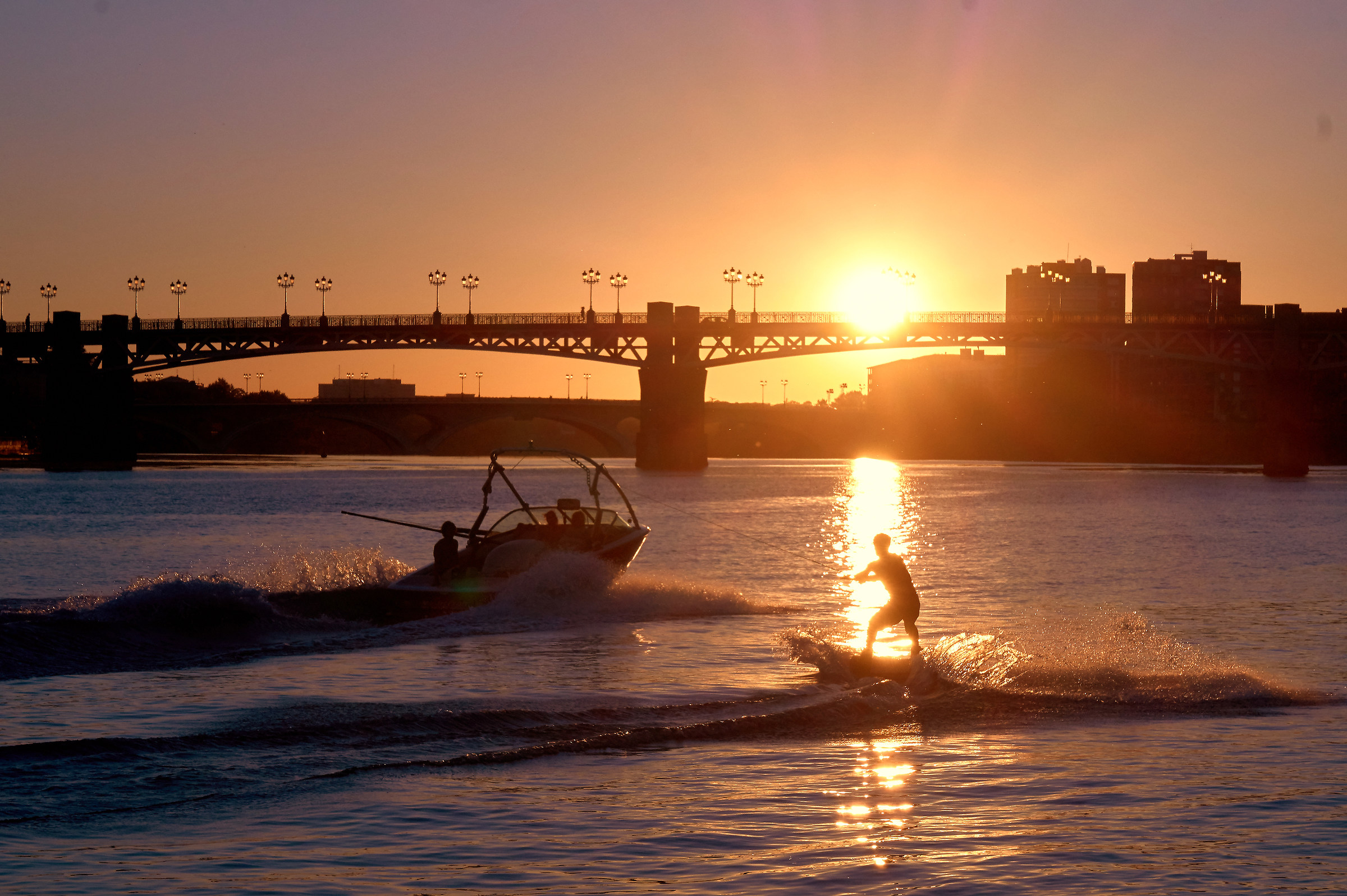 Water skiing on the Garonne 1