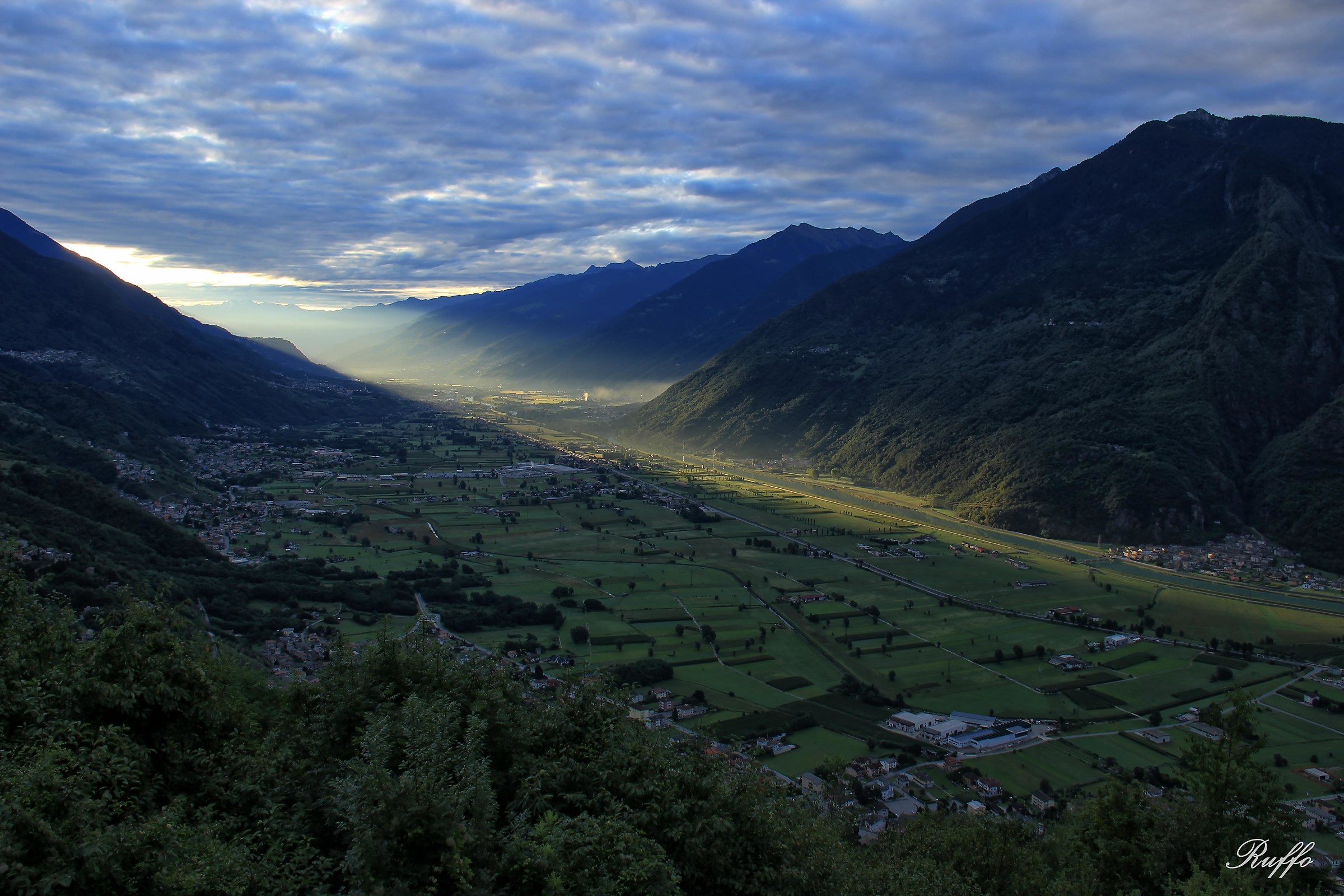 prime luci del giorno sulla valtellina