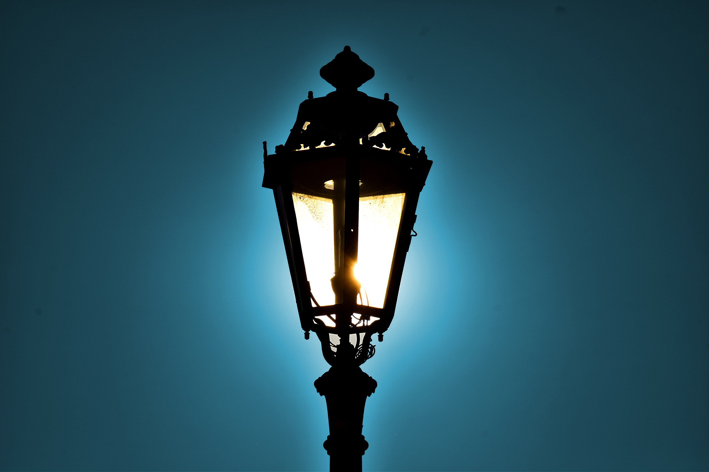 backlight country lamppost