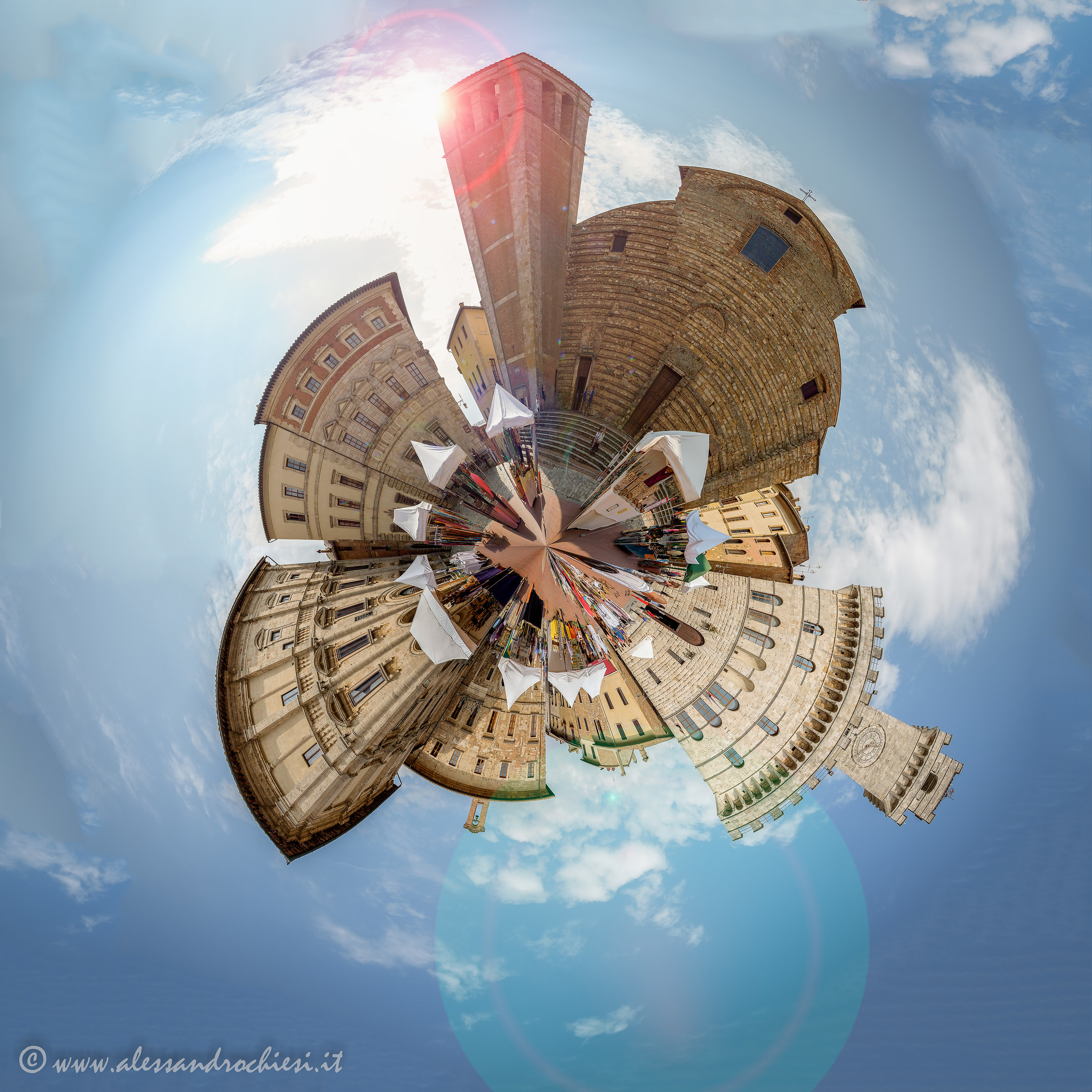 planetoid Piazza del Duomo Montepulciano