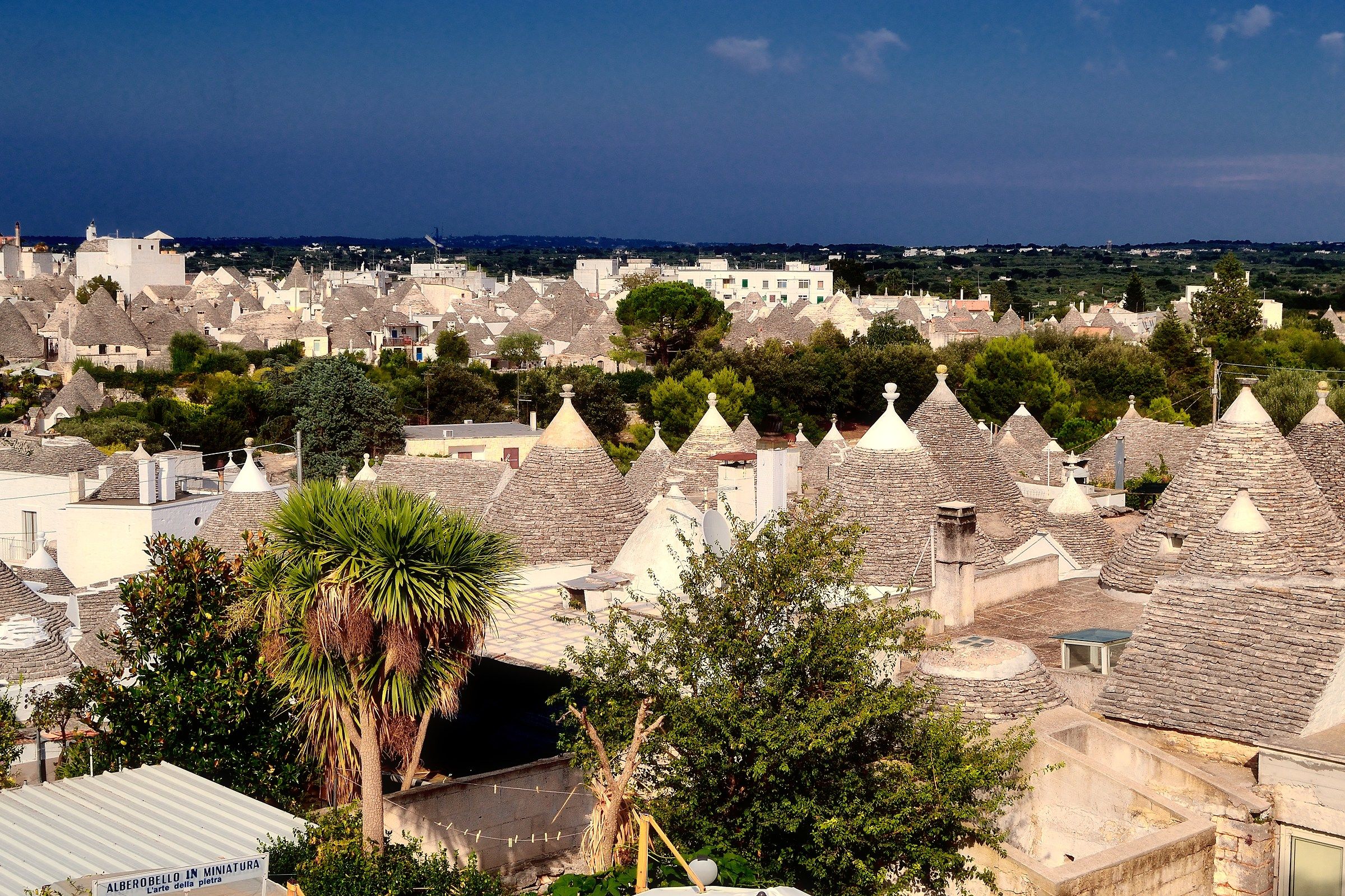 Overview trulli (Alberobello)