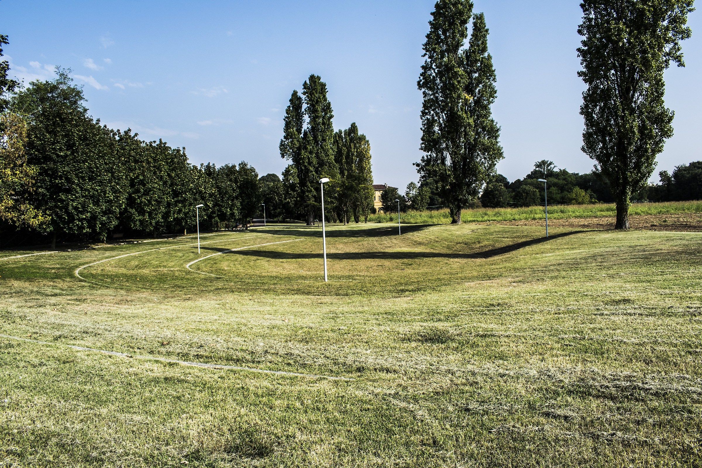 The street lamps in the center ..