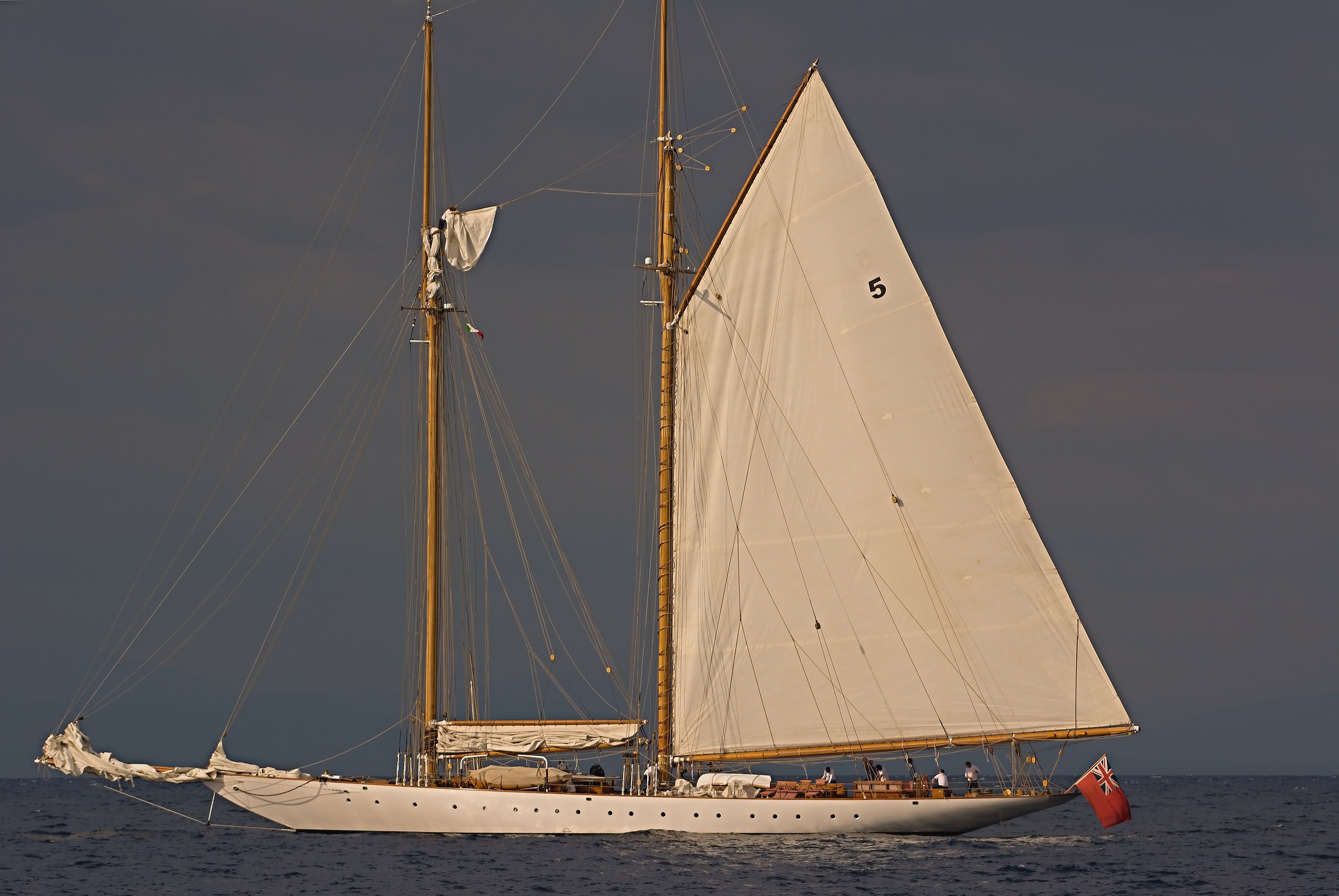 Haul down and tightening the topsail