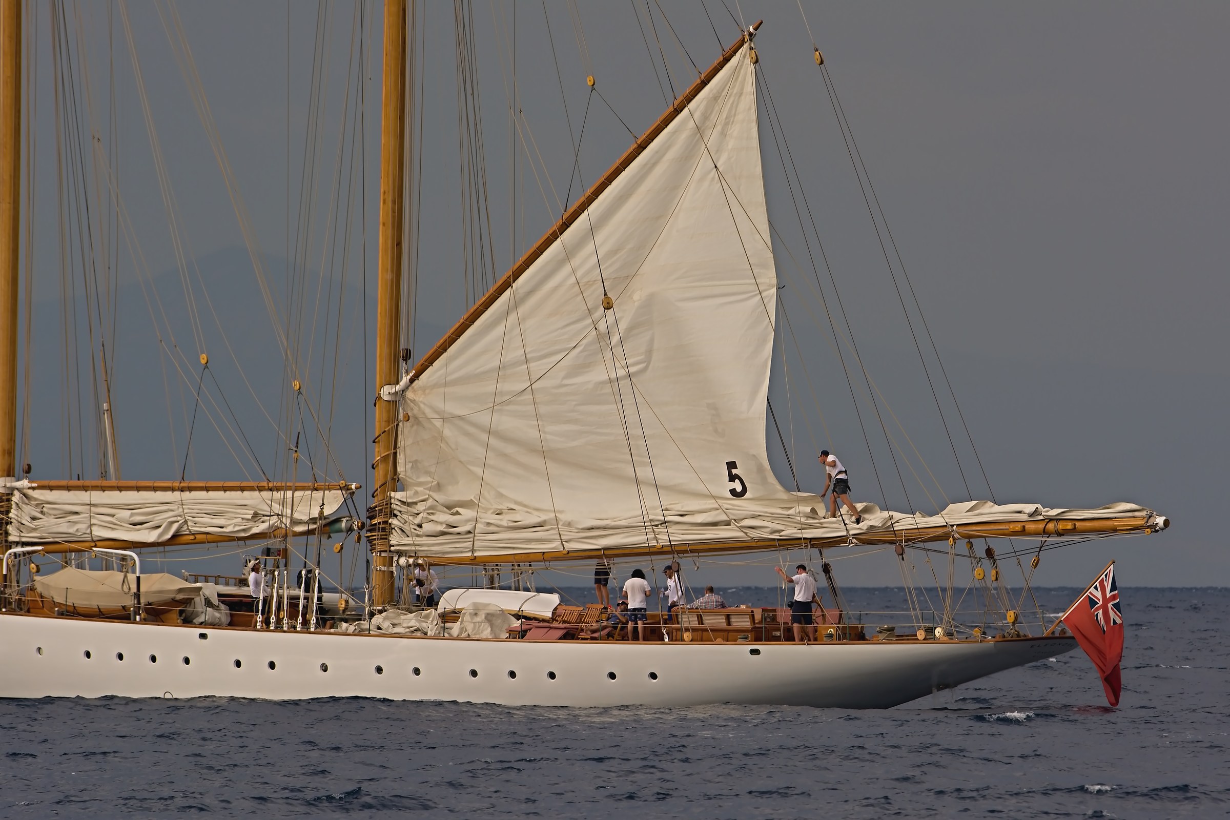 Tightening the mainsail