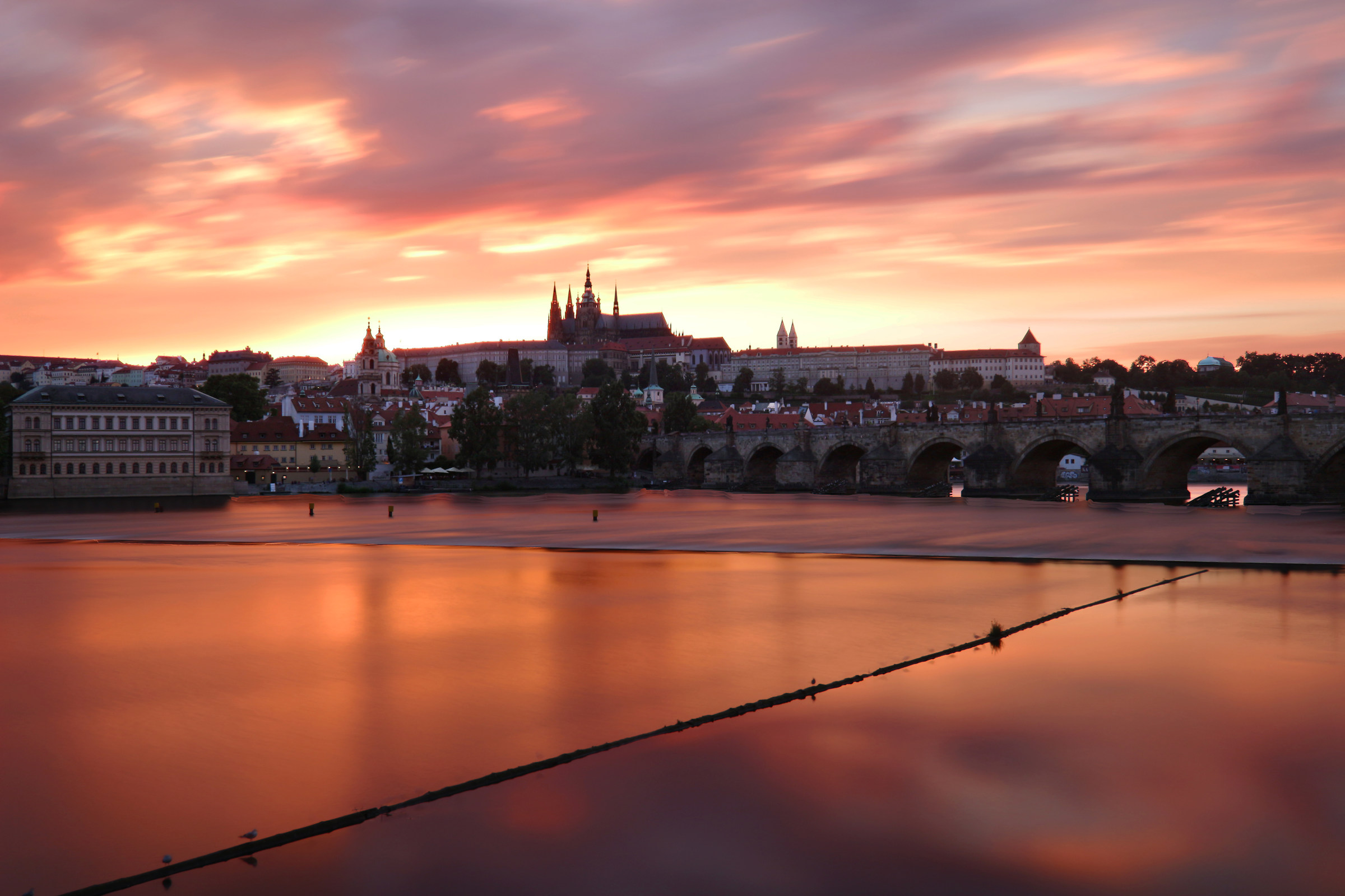Praga brucia