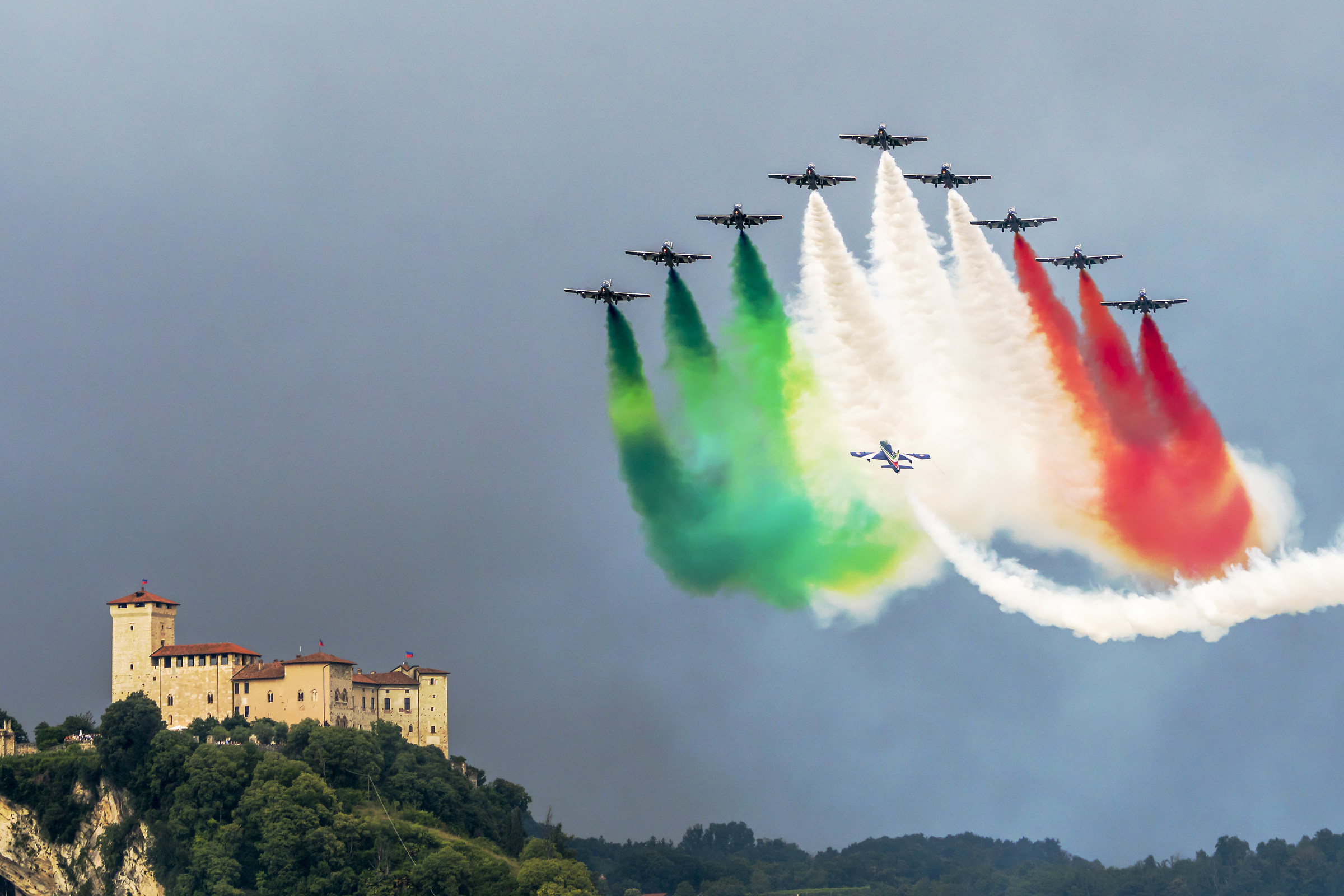 Tricolore e Rocca di Angera
