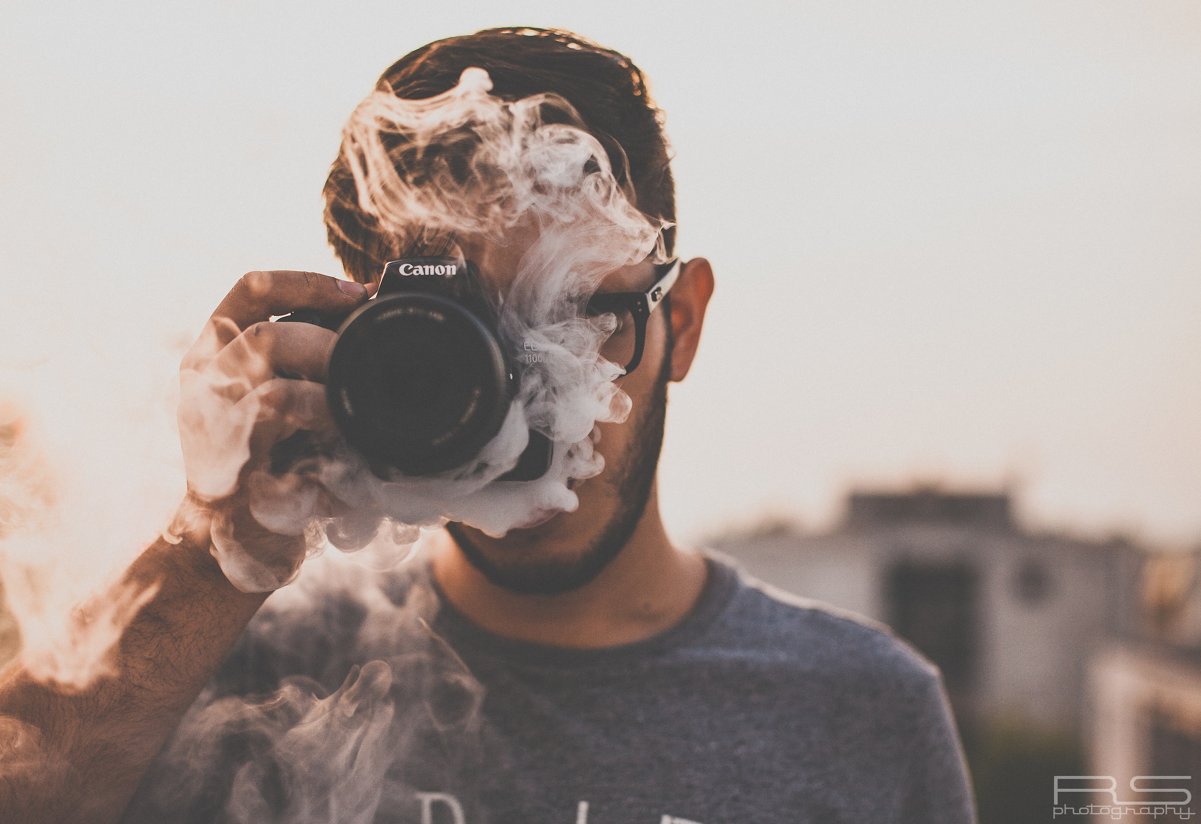 A vaper photographer