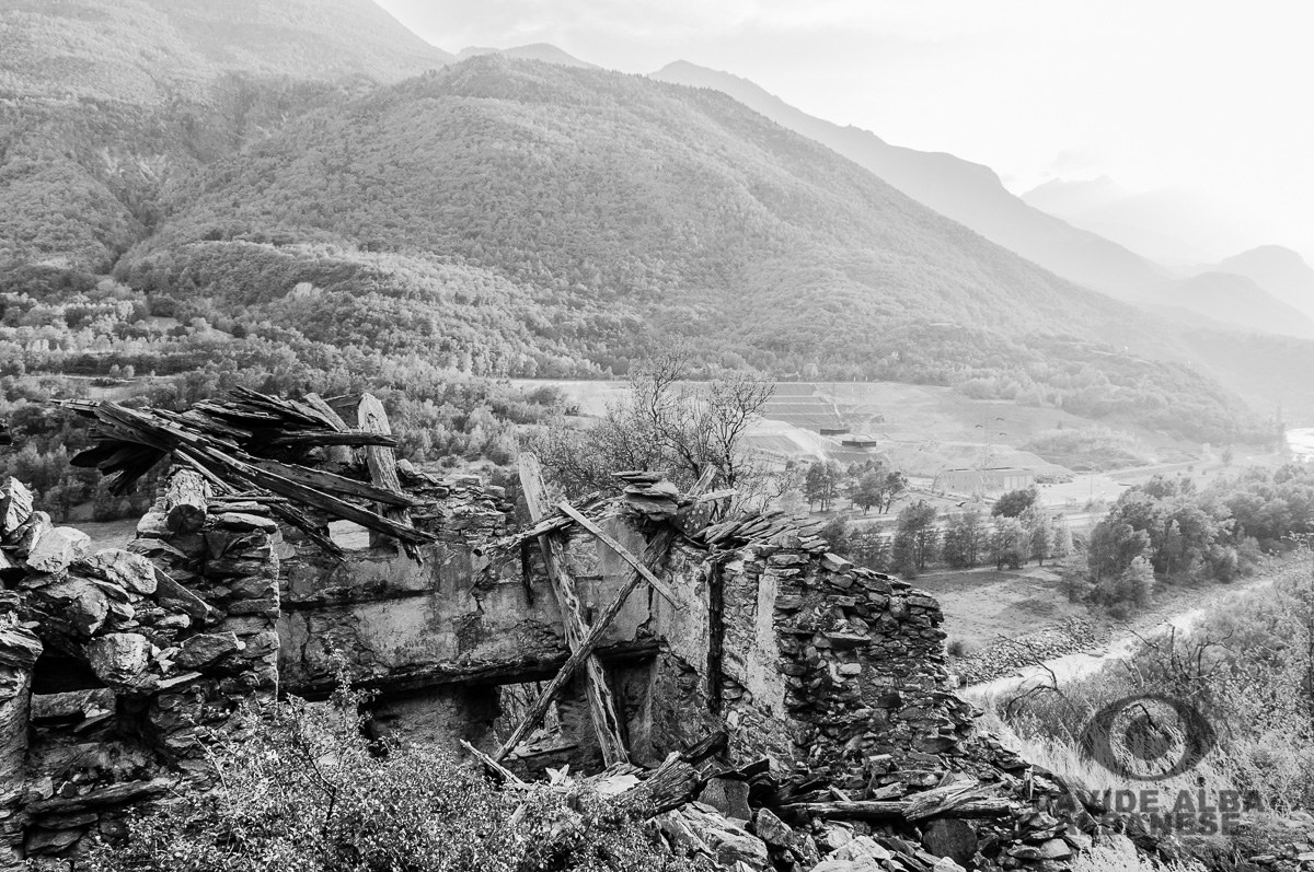 Città fantasma lungo la via Francigena.