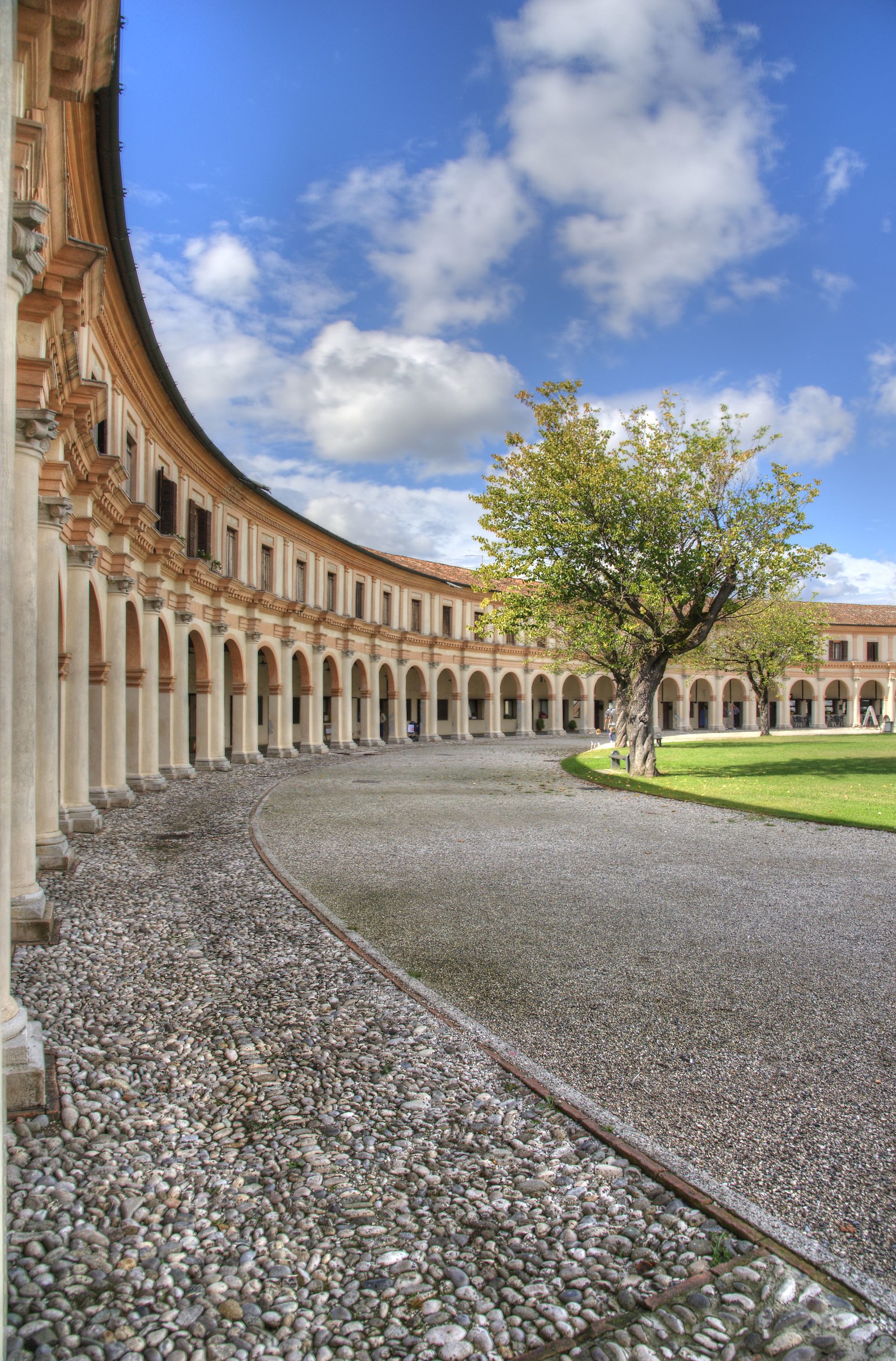 Piazza di Badoere TV semicircular