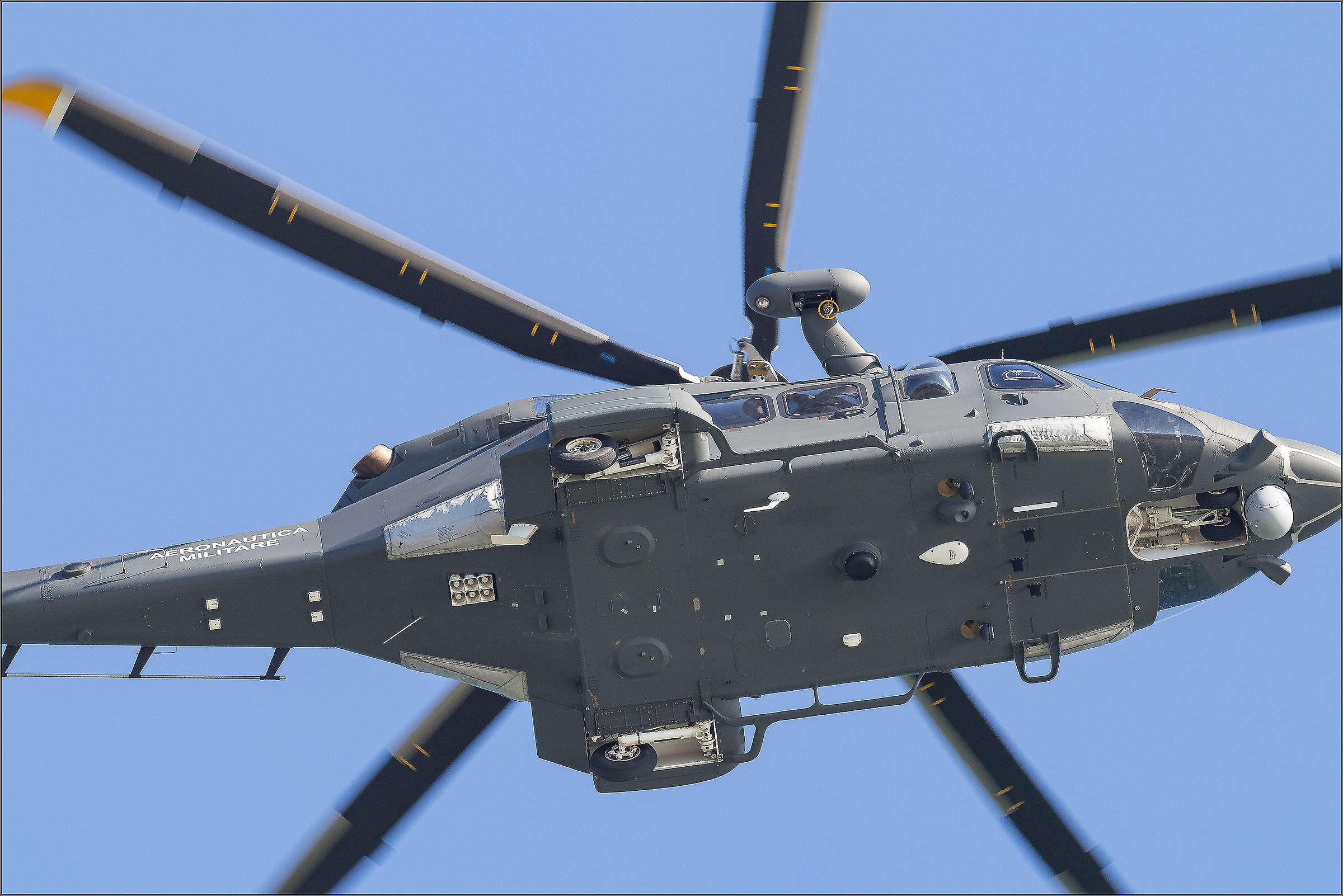 elicottero areonautica militare dettagli