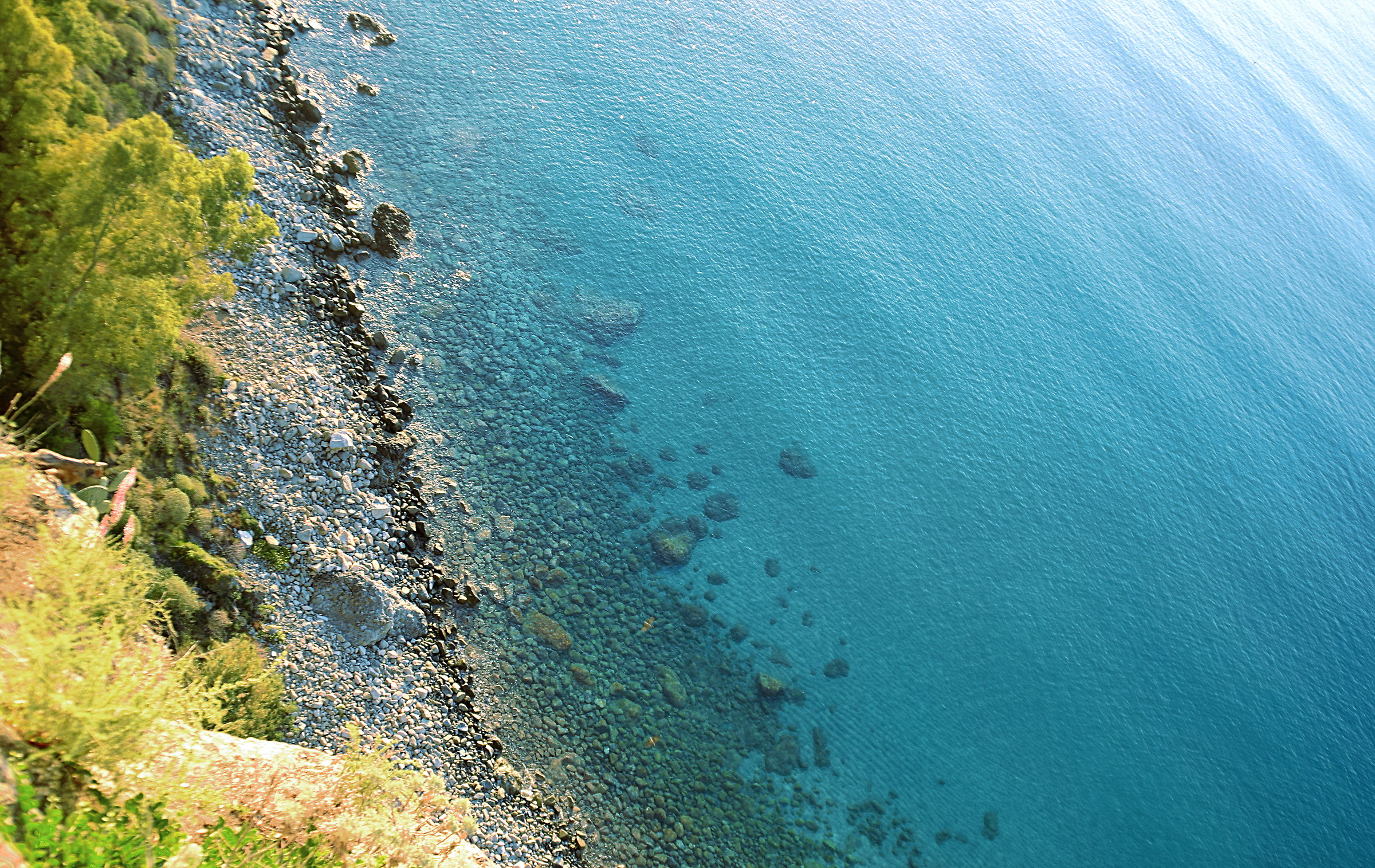 Hanging over the beach between Copanello and Caminia