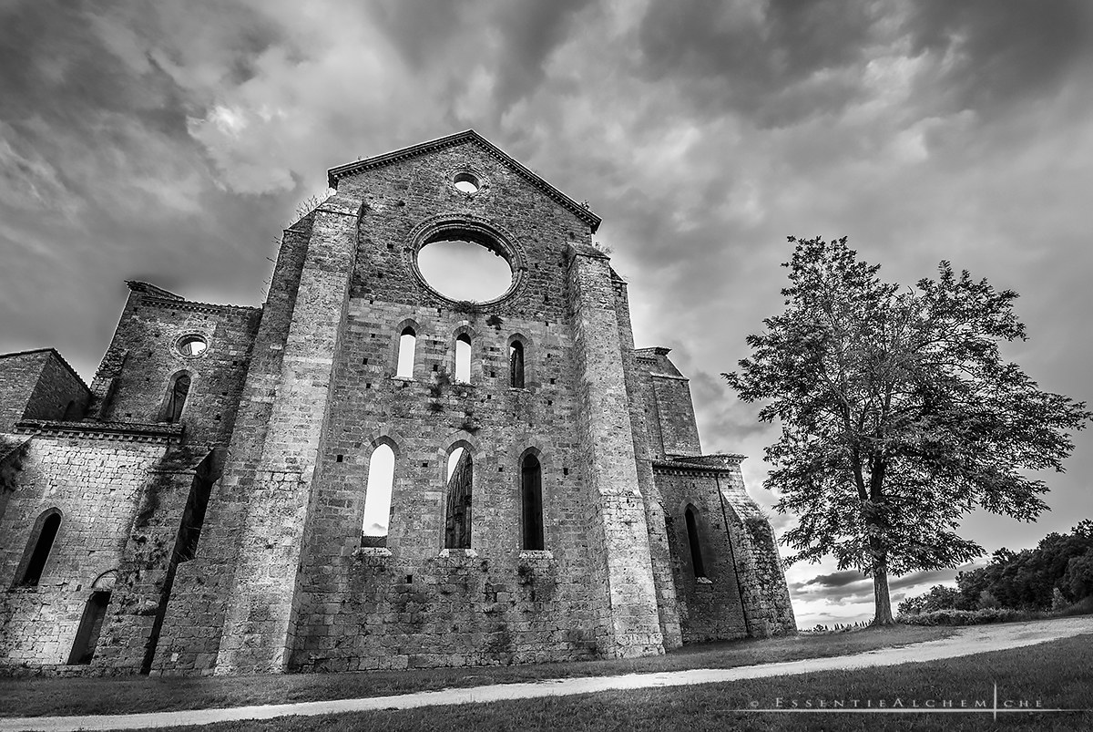 Respirando i misteriosi luoghi del Santo Galgano 2