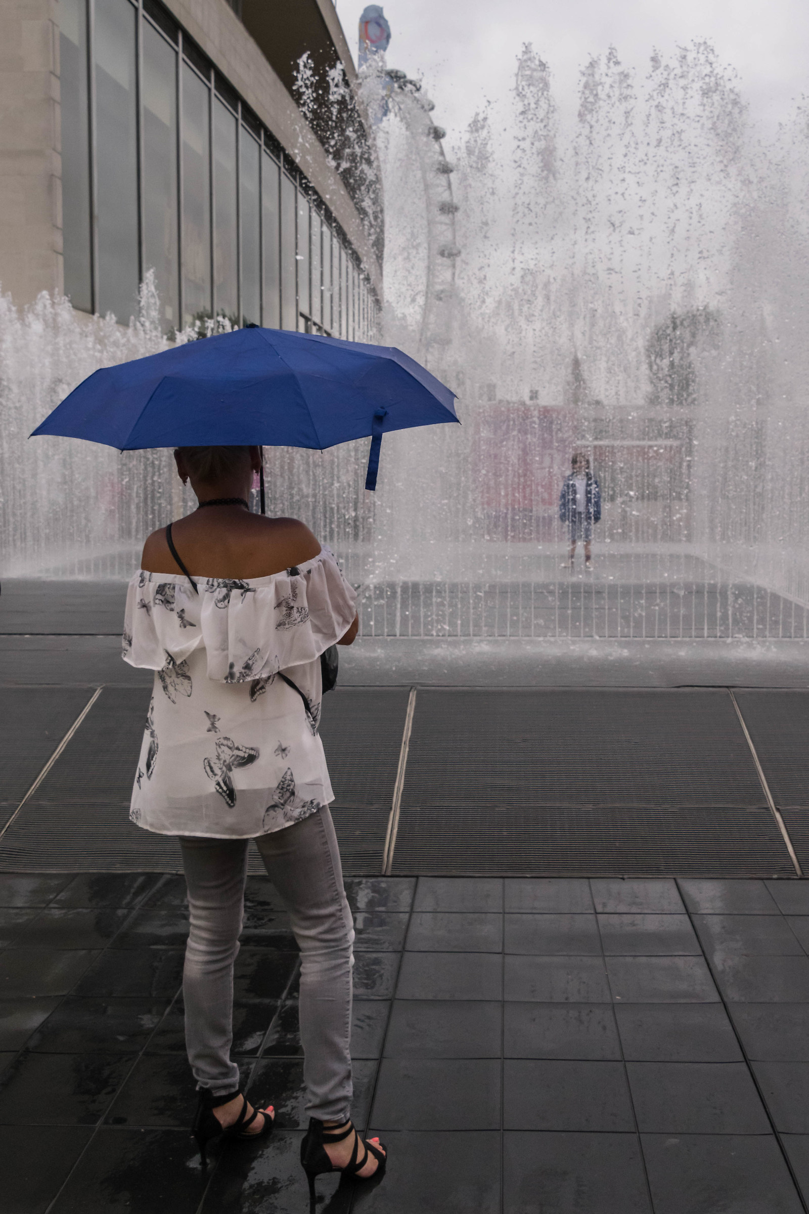 Stranded Dietro un muro d'acqua