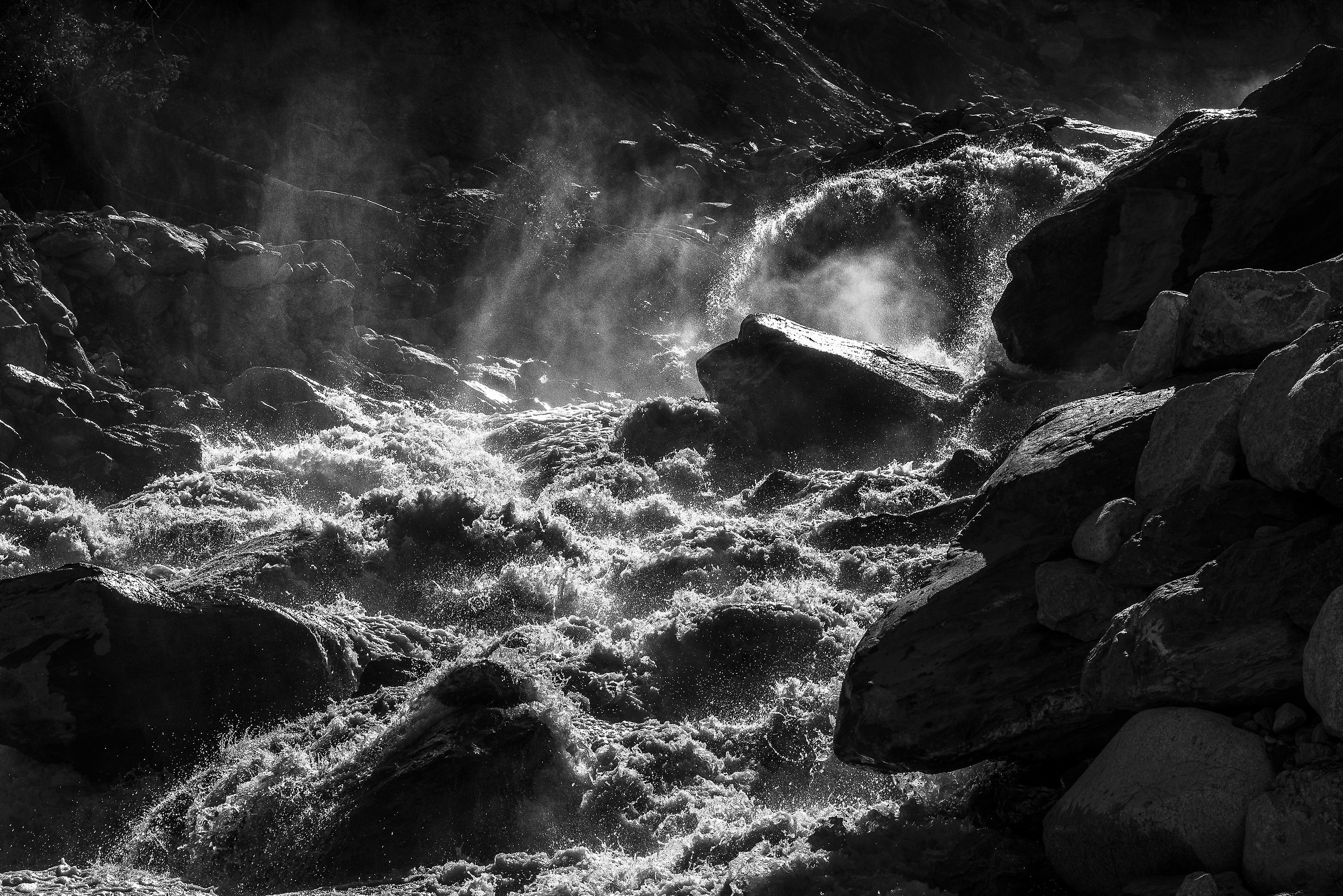 L'impeto del torrente glaciale