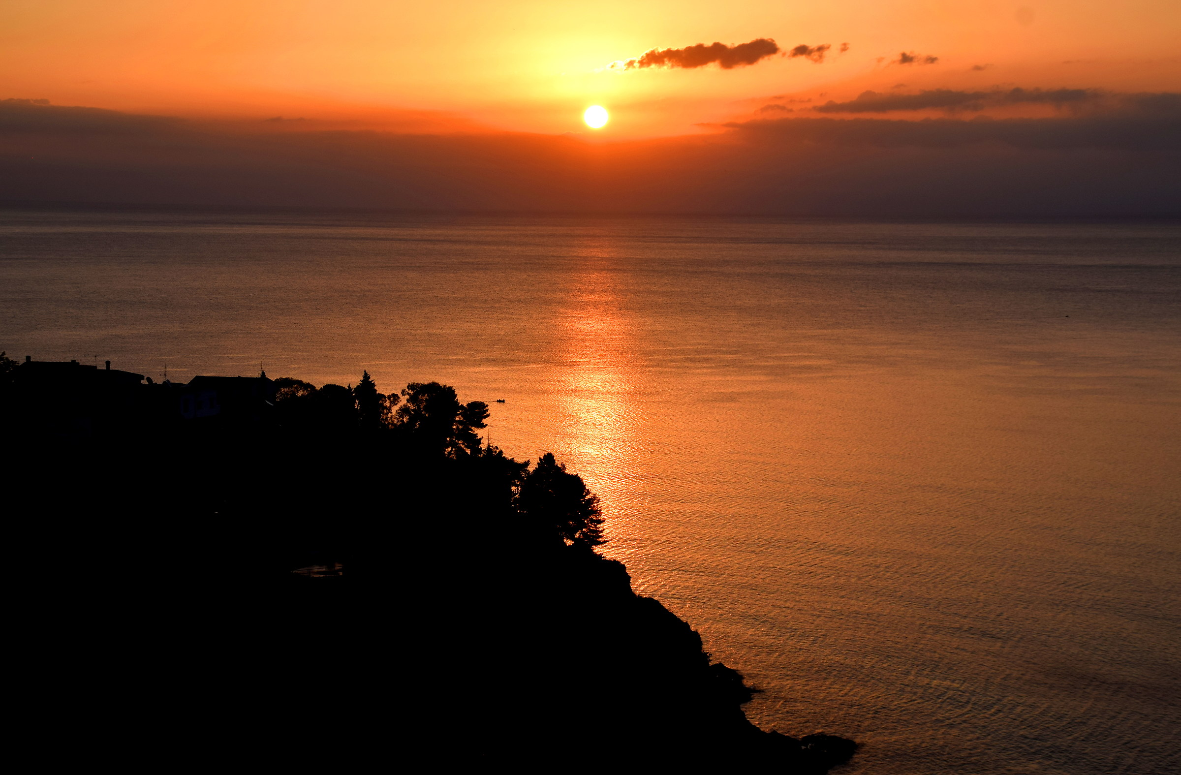 Wake on the promontory