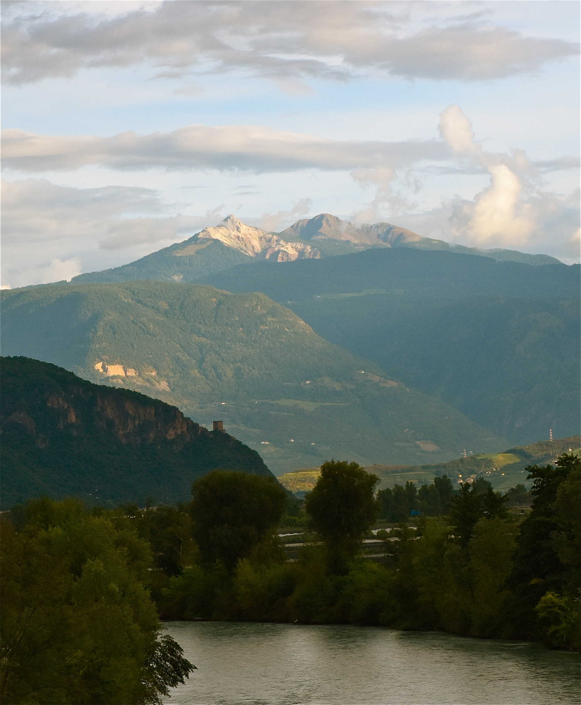 The Adige with White Horn and Horn Black