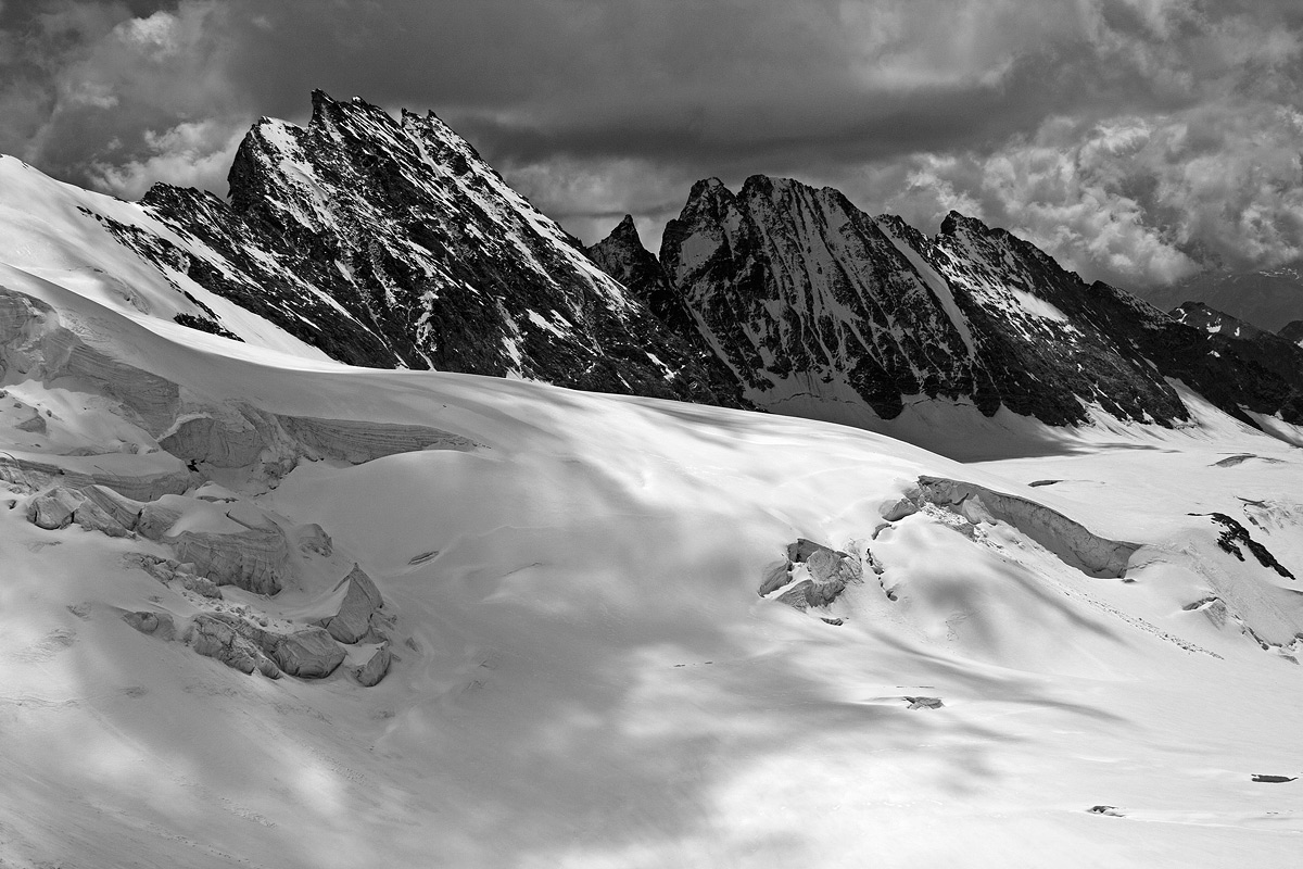 Mountaineering of the past on the Dent d'Herens