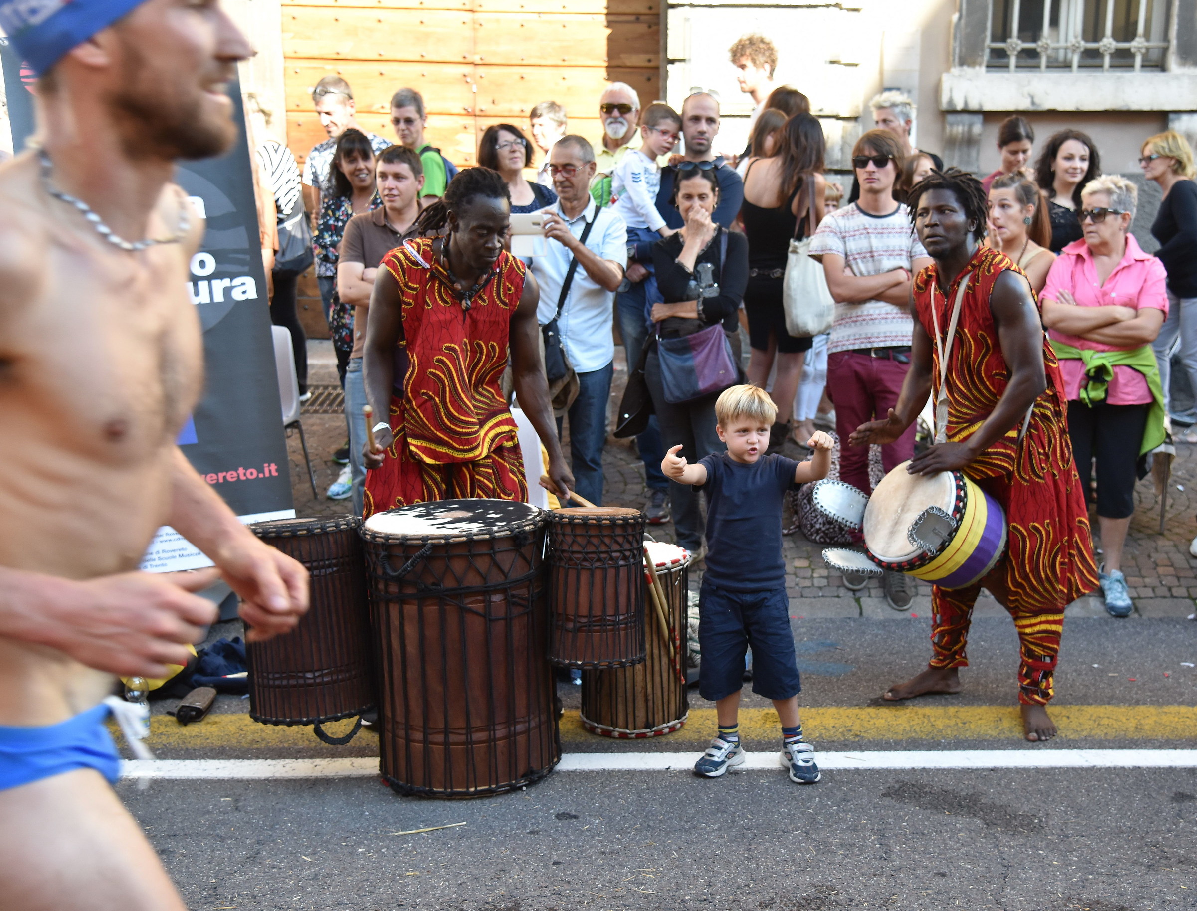 avanti al ritmo dei tamburi