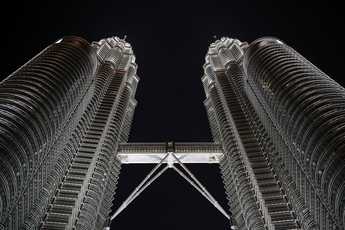 Bridge between the giants